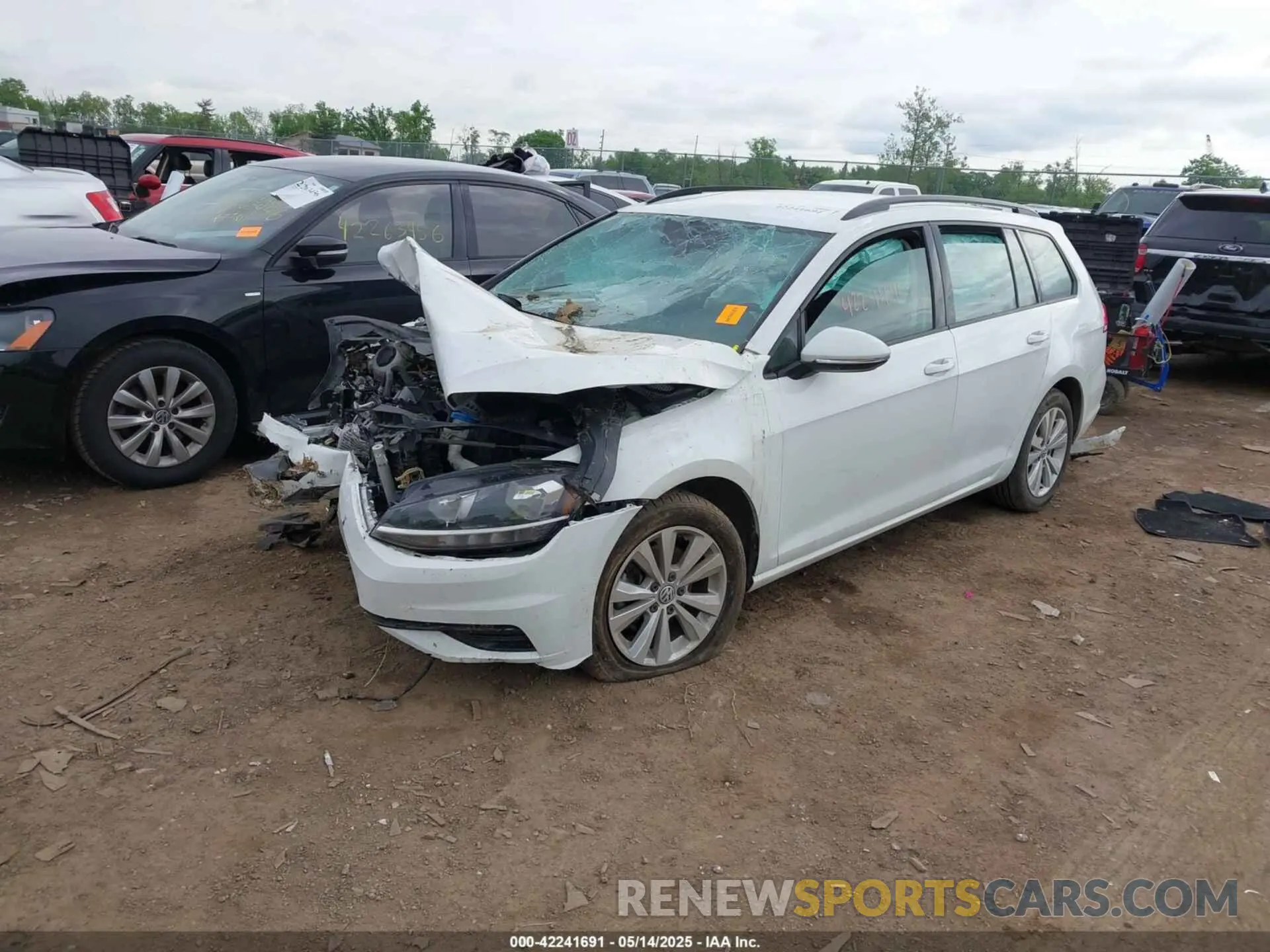 2 fotografías del automóvil dañado 3VW117AUXKM508467 VOLKSWAGEN GOLF SPORTWAGEN 2019
