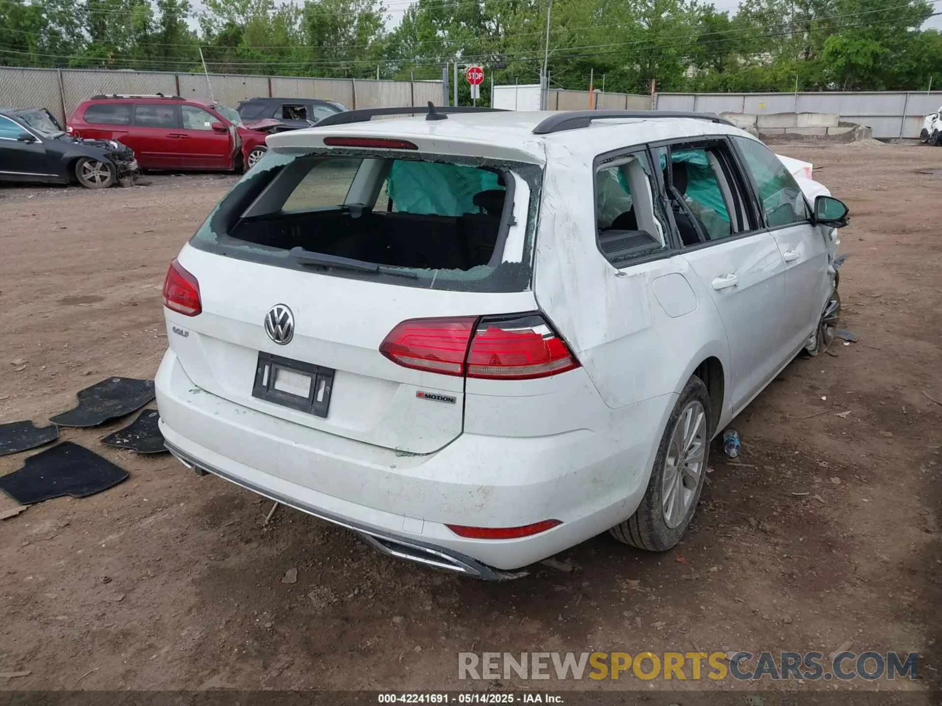 4 fotografías del automóvil dañado 3VW117AUXKM508467 VOLKSWAGEN GOLF SPORTWAGEN 2019