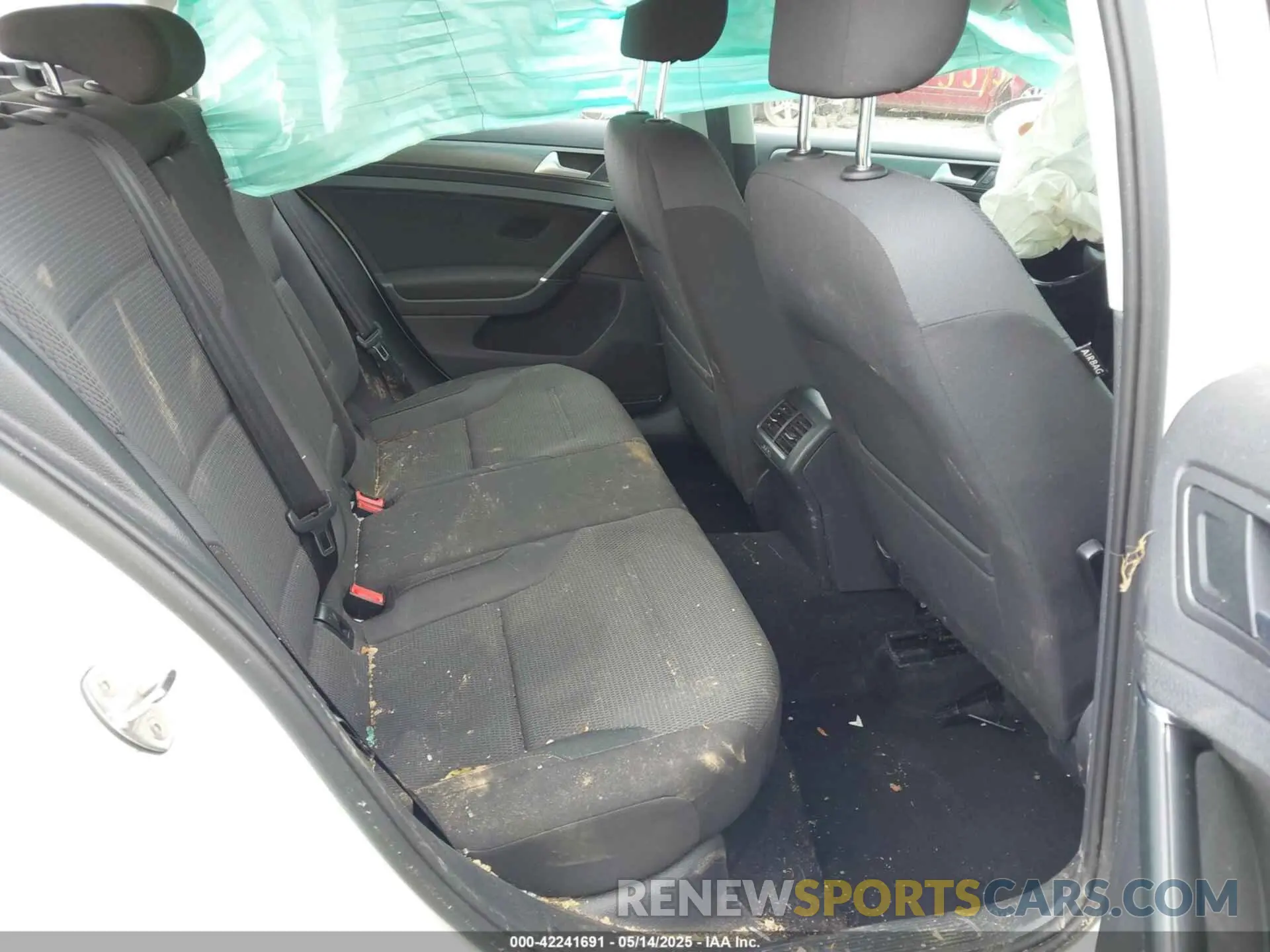 8 fotografías del automóvil dañado 3VW117AUXKM508467 VOLKSWAGEN GOLF SPORTWAGEN 2019