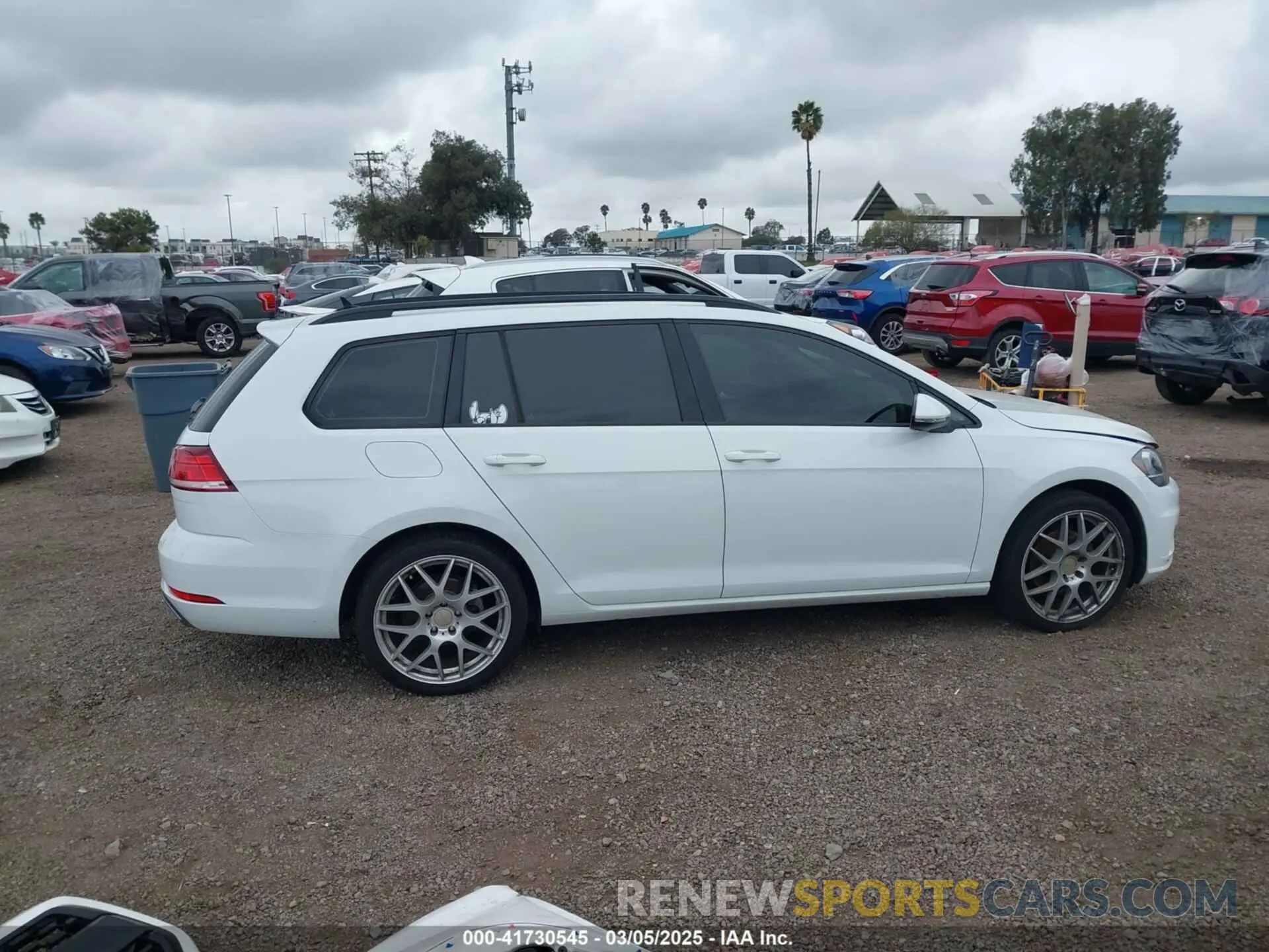 13 fotografías del automóvil dañado 3VWT57AU9KM510272 VOLKSWAGEN GOLF SPORTWAGEN 2019