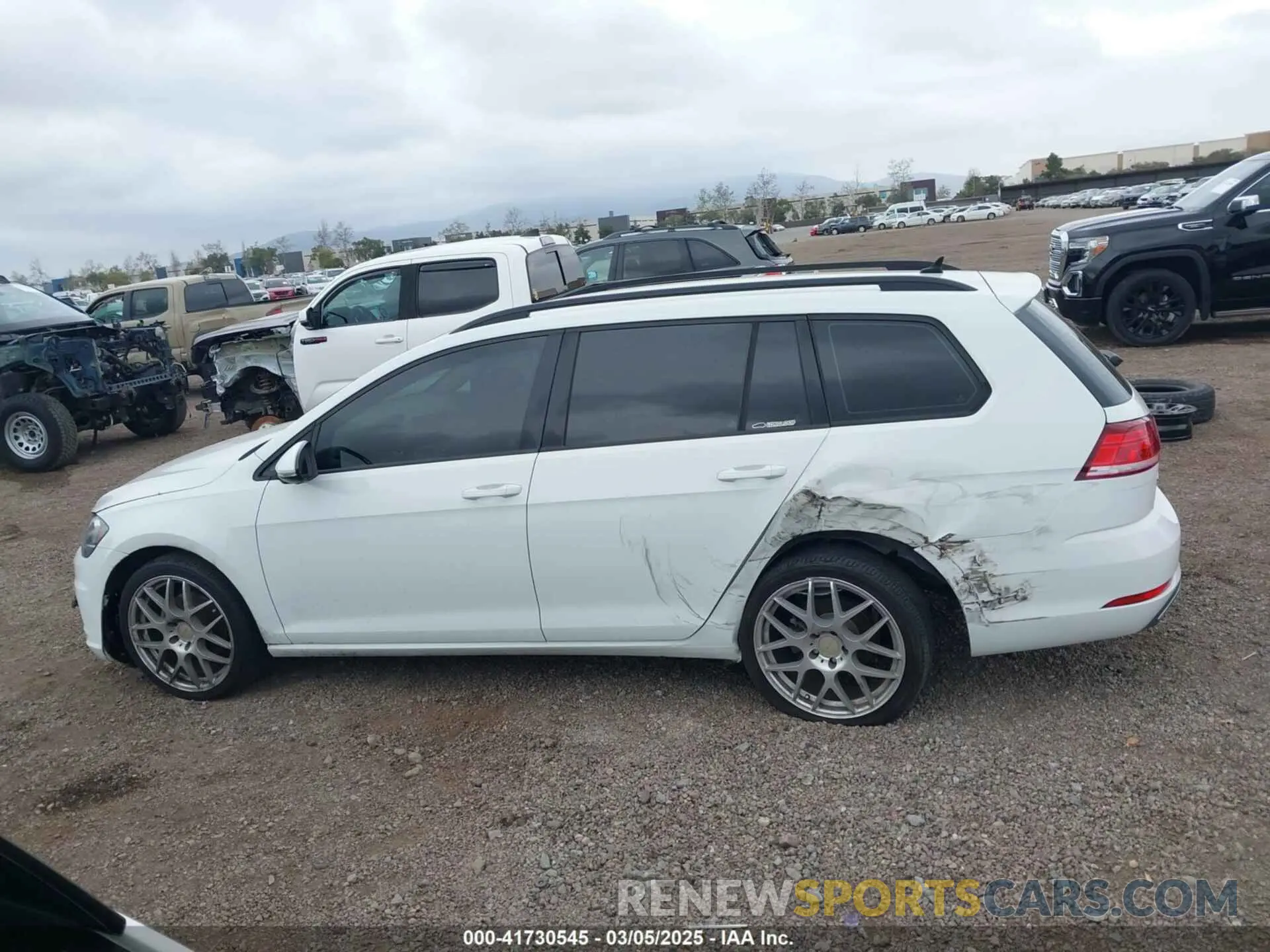 14 fotografías del automóvil dañado 3VWT57AU9KM510272 VOLKSWAGEN GOLF SPORTWAGEN 2019
