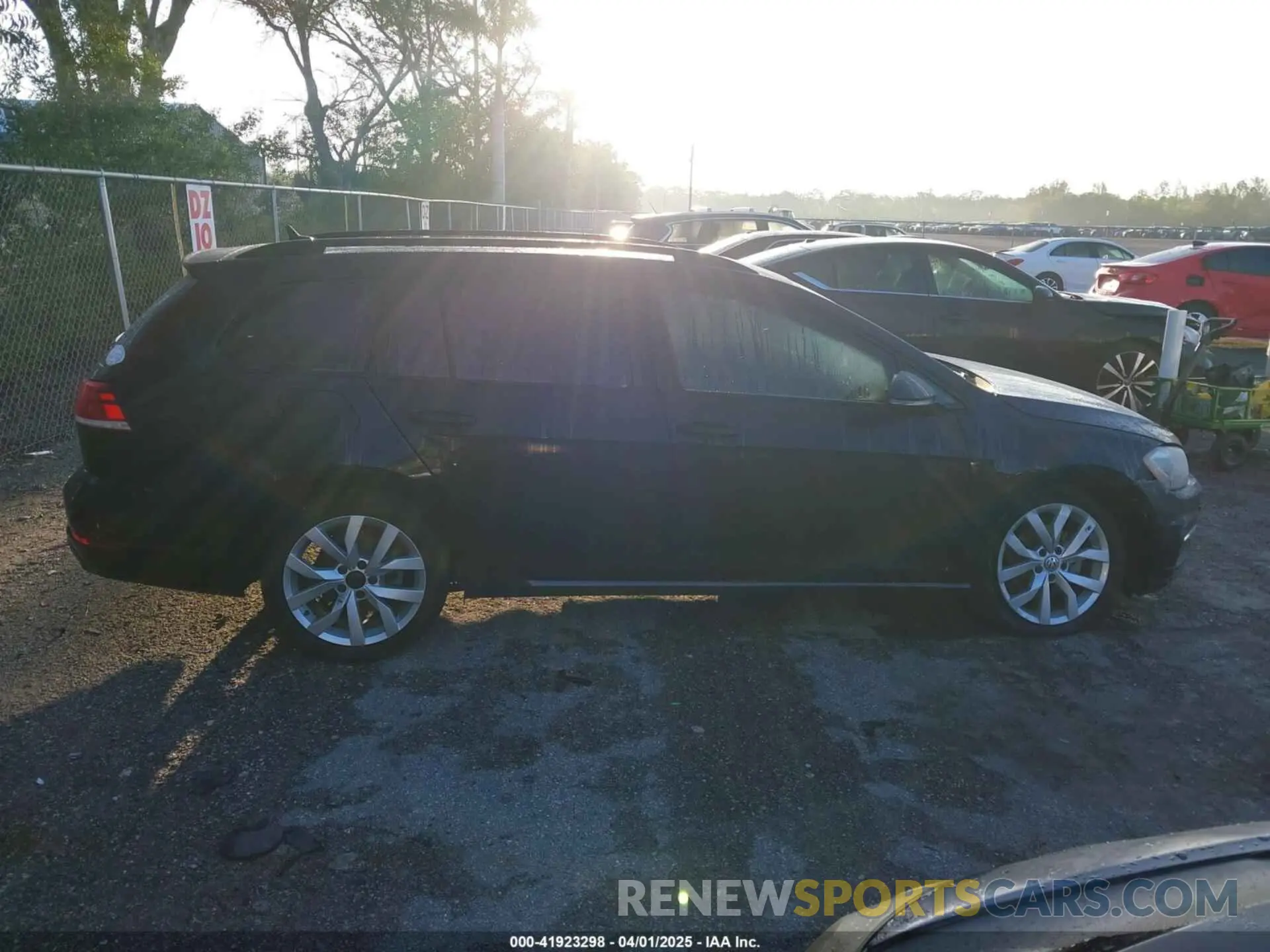 12 fotografías del automóvil dañado 3VWY57AU6KM507092 VOLKSWAGEN GOLF SPORTWAGEN 2019