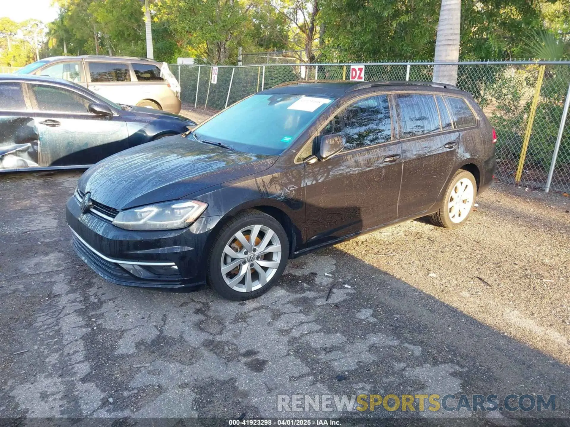 2 fotografías del automóvil dañado 3VWY57AU6KM507092 VOLKSWAGEN GOLF SPORTWAGEN 2019