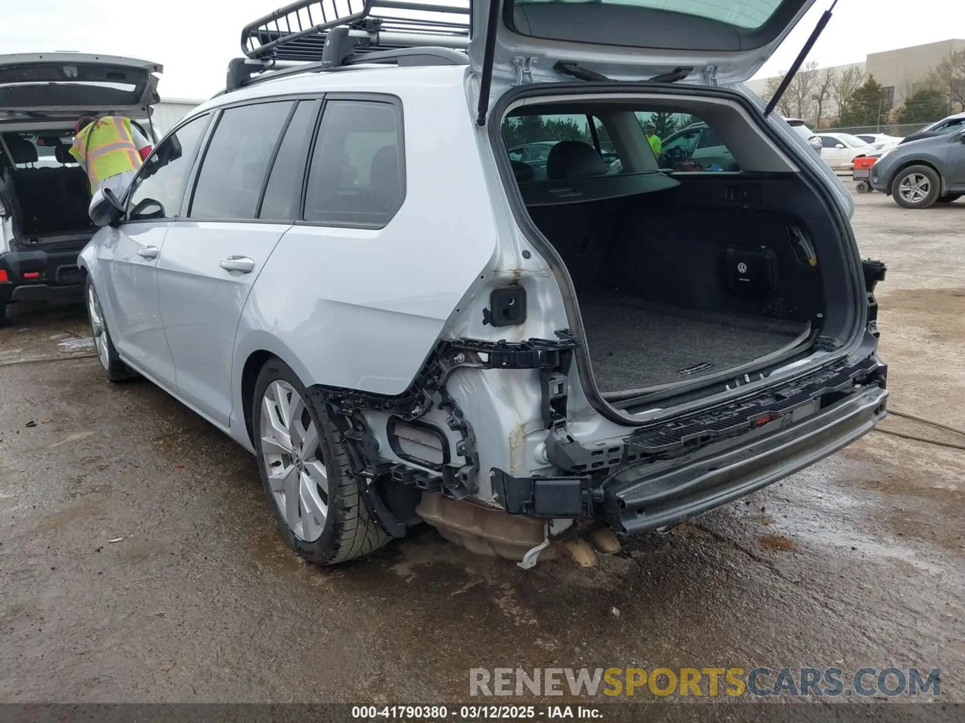 3 fotografías del automóvil dañado 3VWY57AU7KM502547 VOLKSWAGEN GOLF SPORTWAGEN 2019