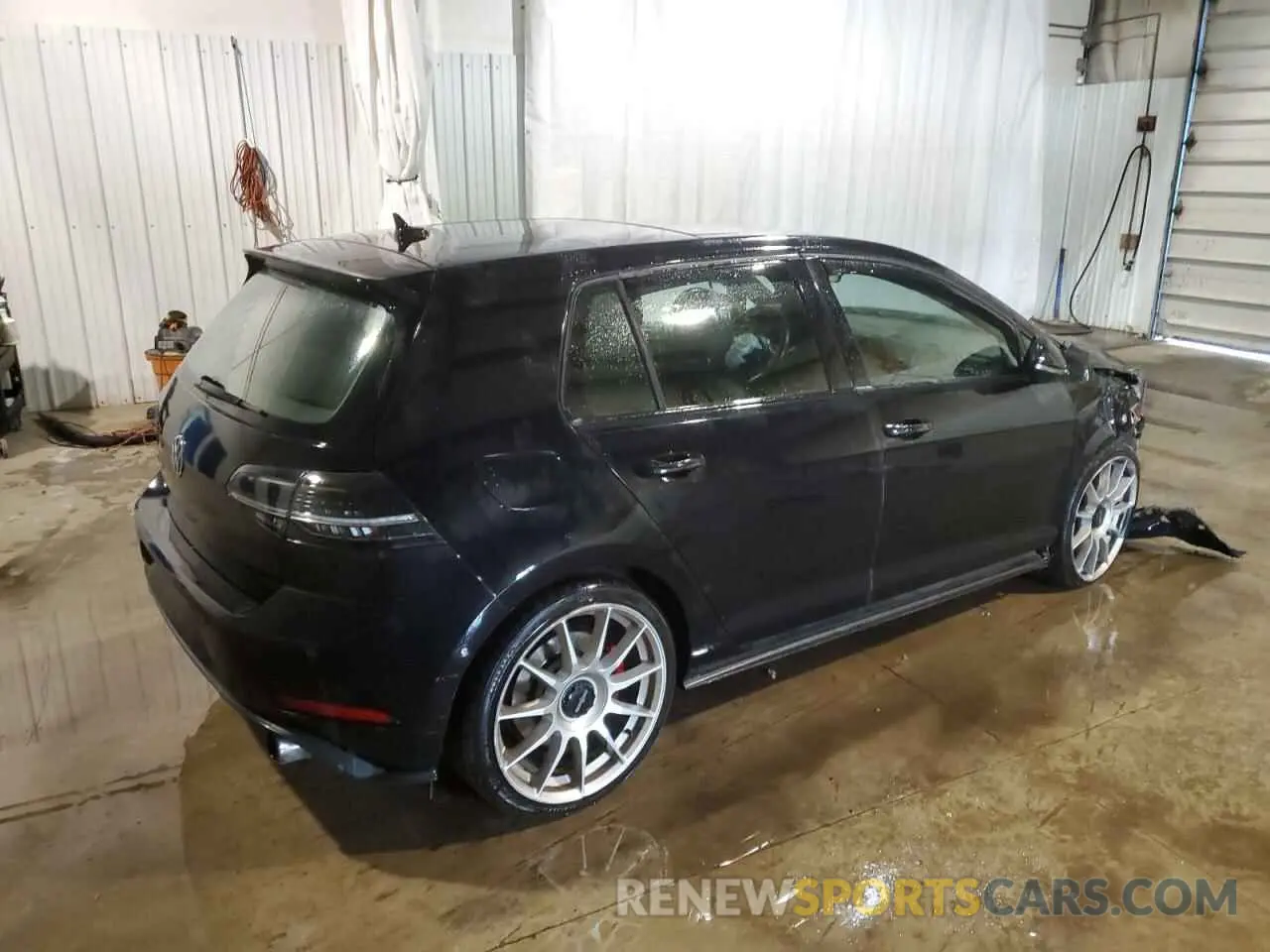 3 fotografías del automóvil dañado 3VW547AU7JM276322 VOLKSWAGEN GTI 2018