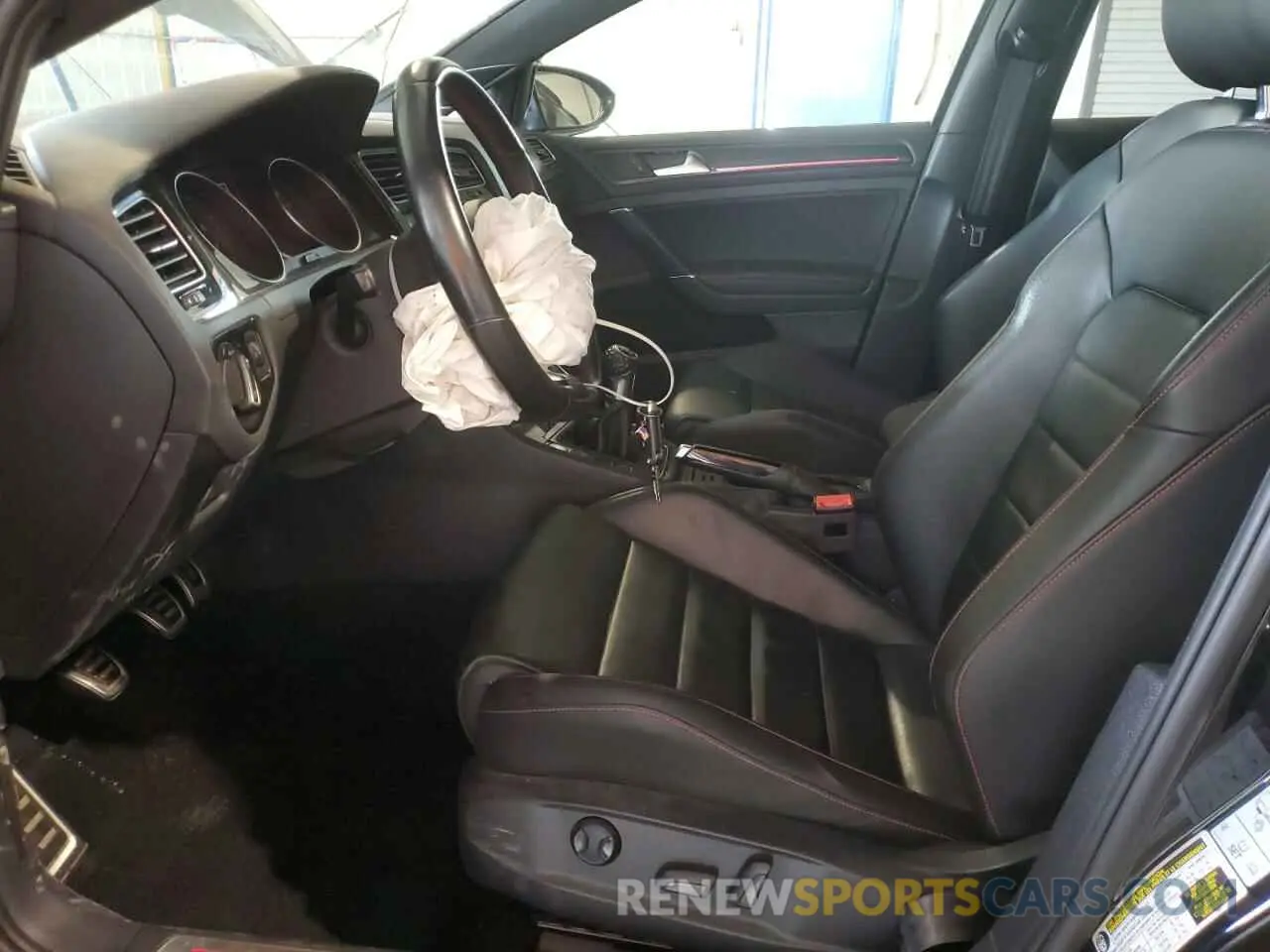 7 fotografías del automóvil dañado 3VW547AU7JM276322 VOLKSWAGEN GTI 2018