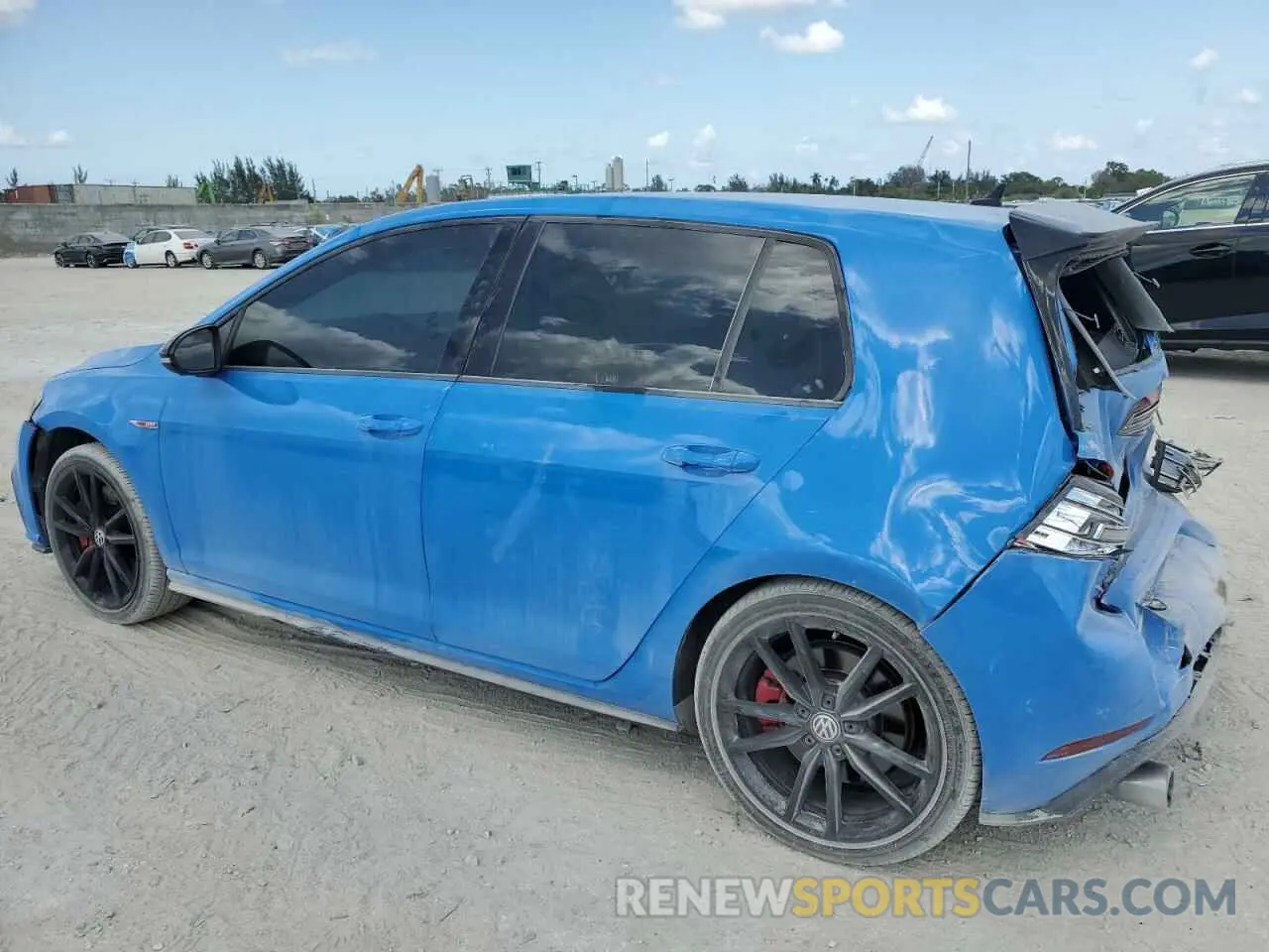 2 fotografías del automóvil dañado 3VW5T7AU8KM015673 VOLKSWAGEN GTI 2019