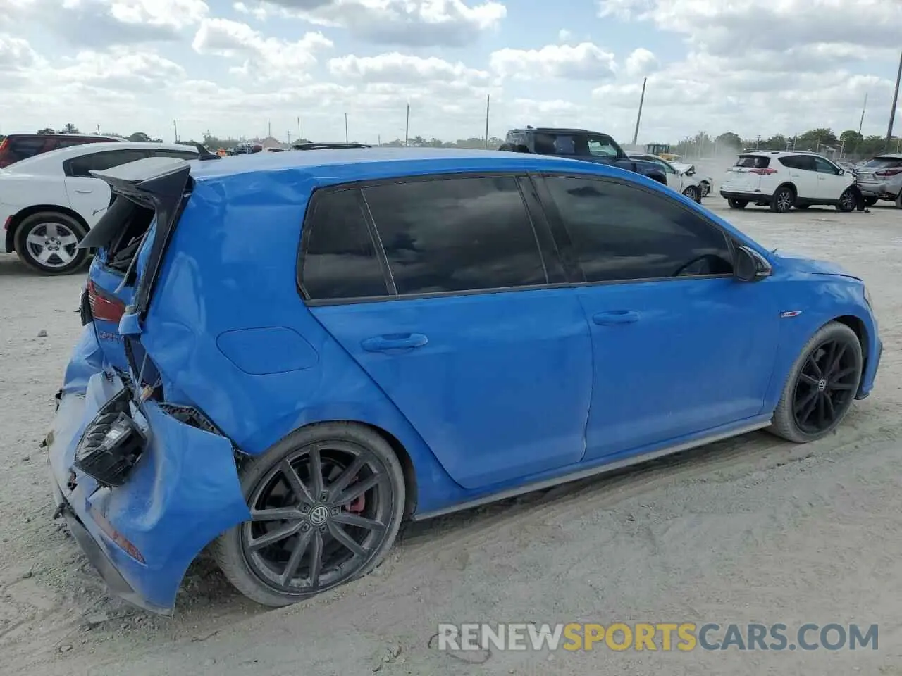 3 fotografías del automóvil dañado 3VW5T7AU8KM015673 VOLKSWAGEN GTI 2019