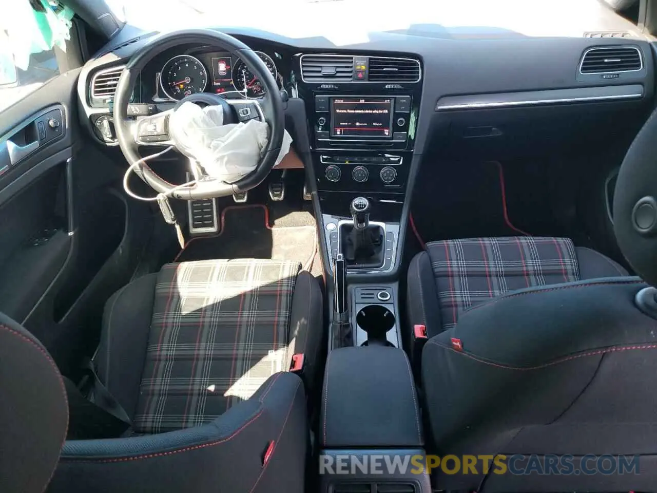 8 fotografías del automóvil dañado 3VW5T7AUXKM010944 VOLKSWAGEN GTI 2019