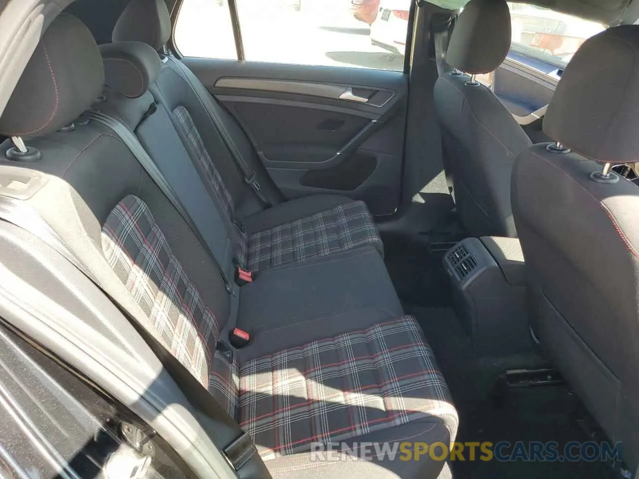 10 fotografías del automóvil dañado 3VW6T7AU1KM009461 VOLKSWAGEN GTI 2019