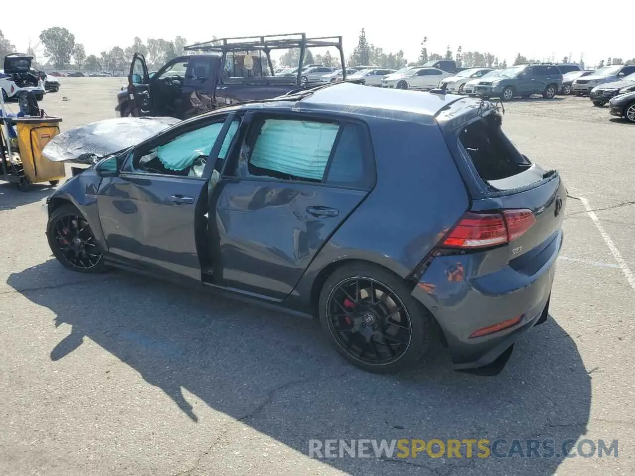 2 fotografías del automóvil dañado 3VW6T7AU1KM014286 VOLKSWAGEN GTI 2019