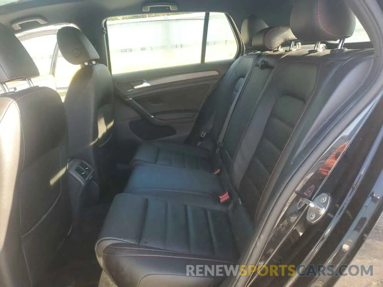 10 fotografías del automóvil dañado 3VW6T7AU3KM002222 VOLKSWAGEN GTI 2019