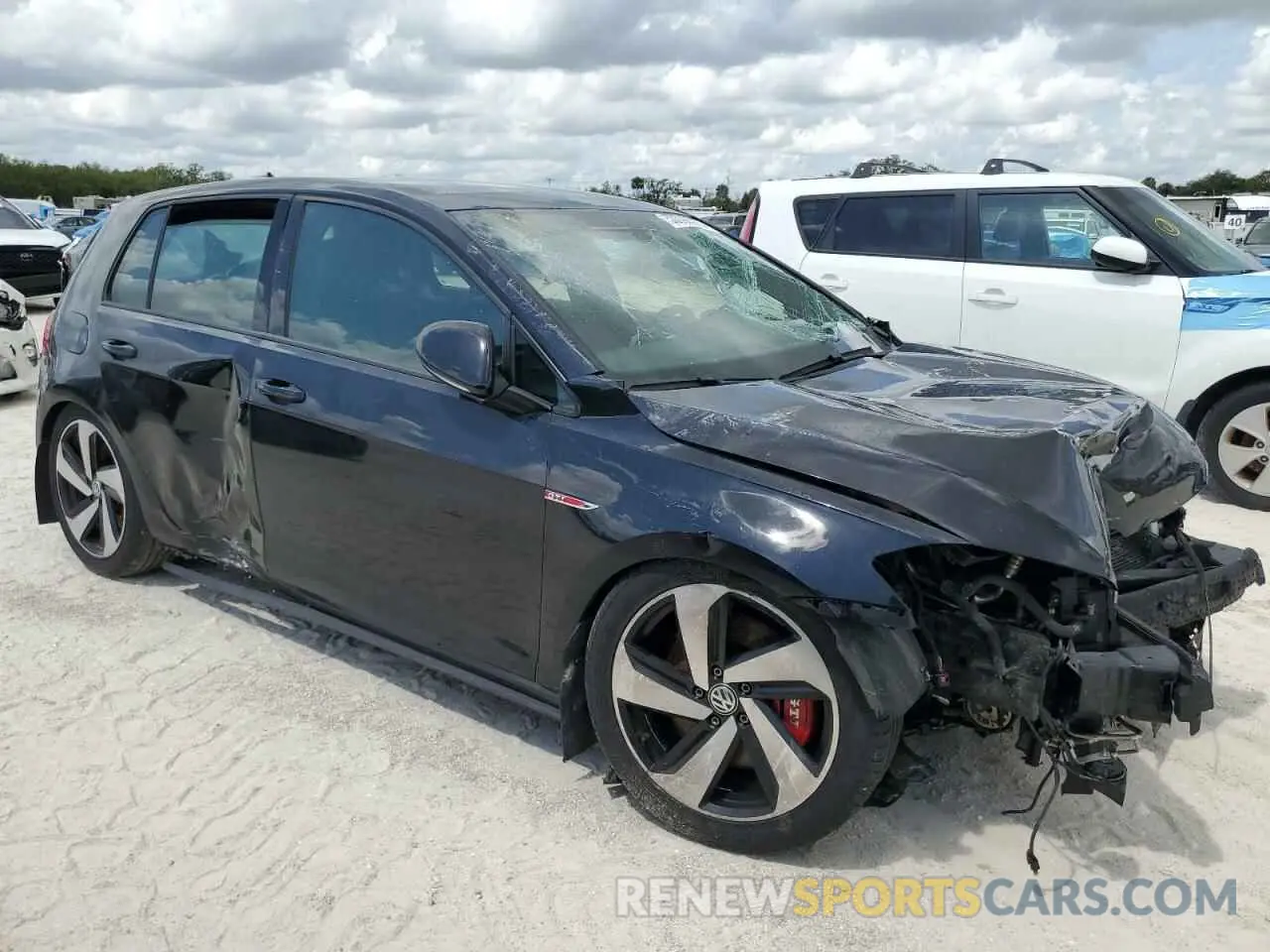 4 fotografías del automóvil dañado 3VW6T7AU3KM002222 VOLKSWAGEN GTI 2019
