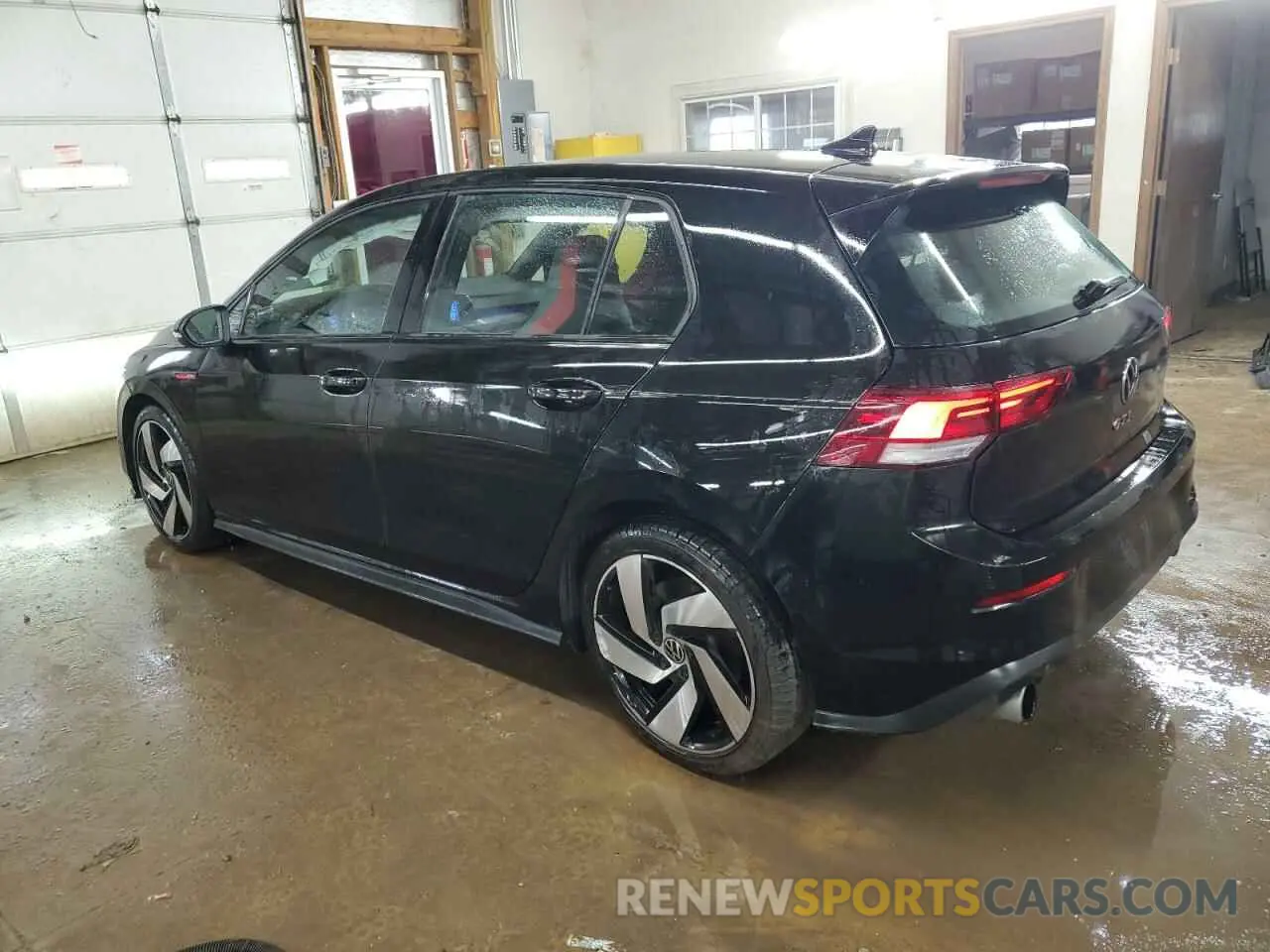 2 fotografías del automóvil dañado WVWGA7CD1RW219496 VOLKSWAGEN GTI 2024