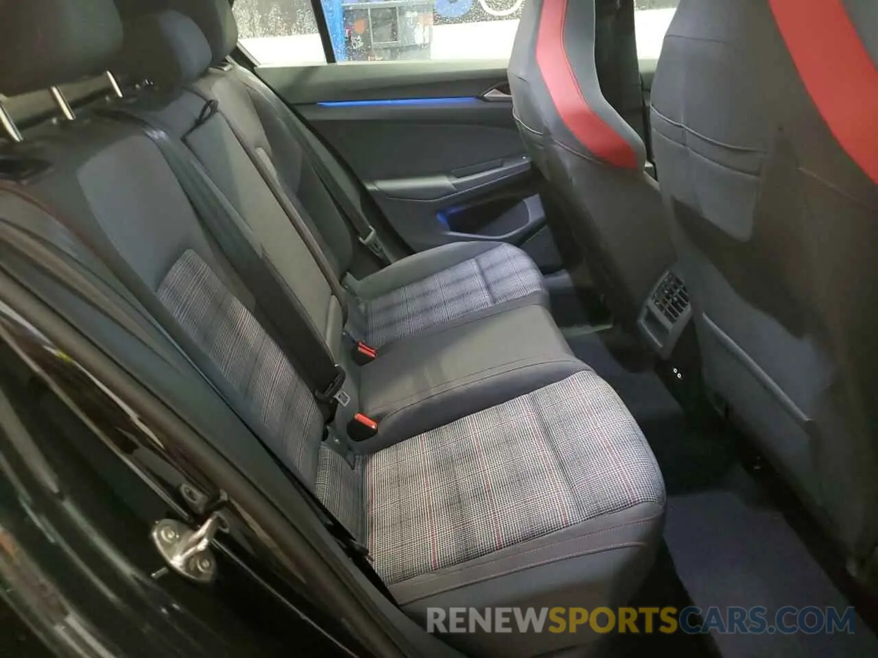 10 fotografías del automóvil dañado WVWGA7CD1RW219885 VOLKSWAGEN GTI 2024