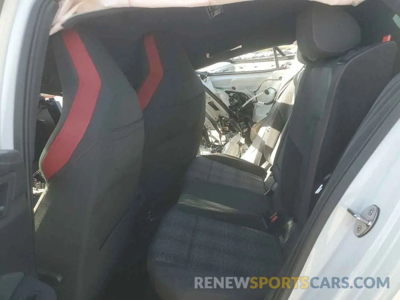 11 fotografías del automóvil dañado WVWGA7CD1RW228912 VOLKSWAGEN GTI 2024