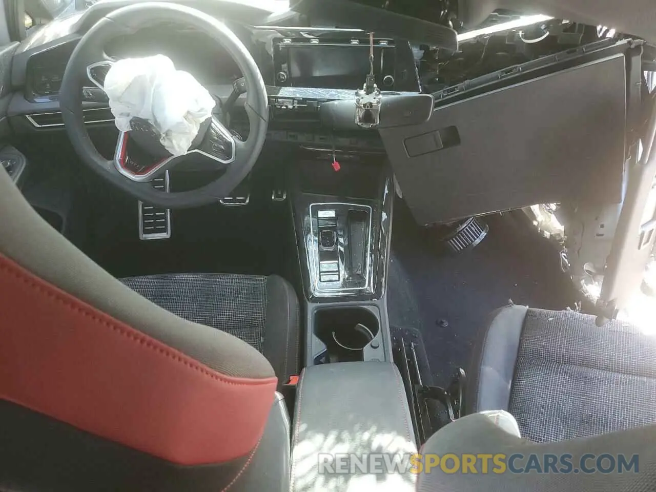 8 fotografías del automóvil dañado WVWGA7CD1RW228912 VOLKSWAGEN GTI 2024