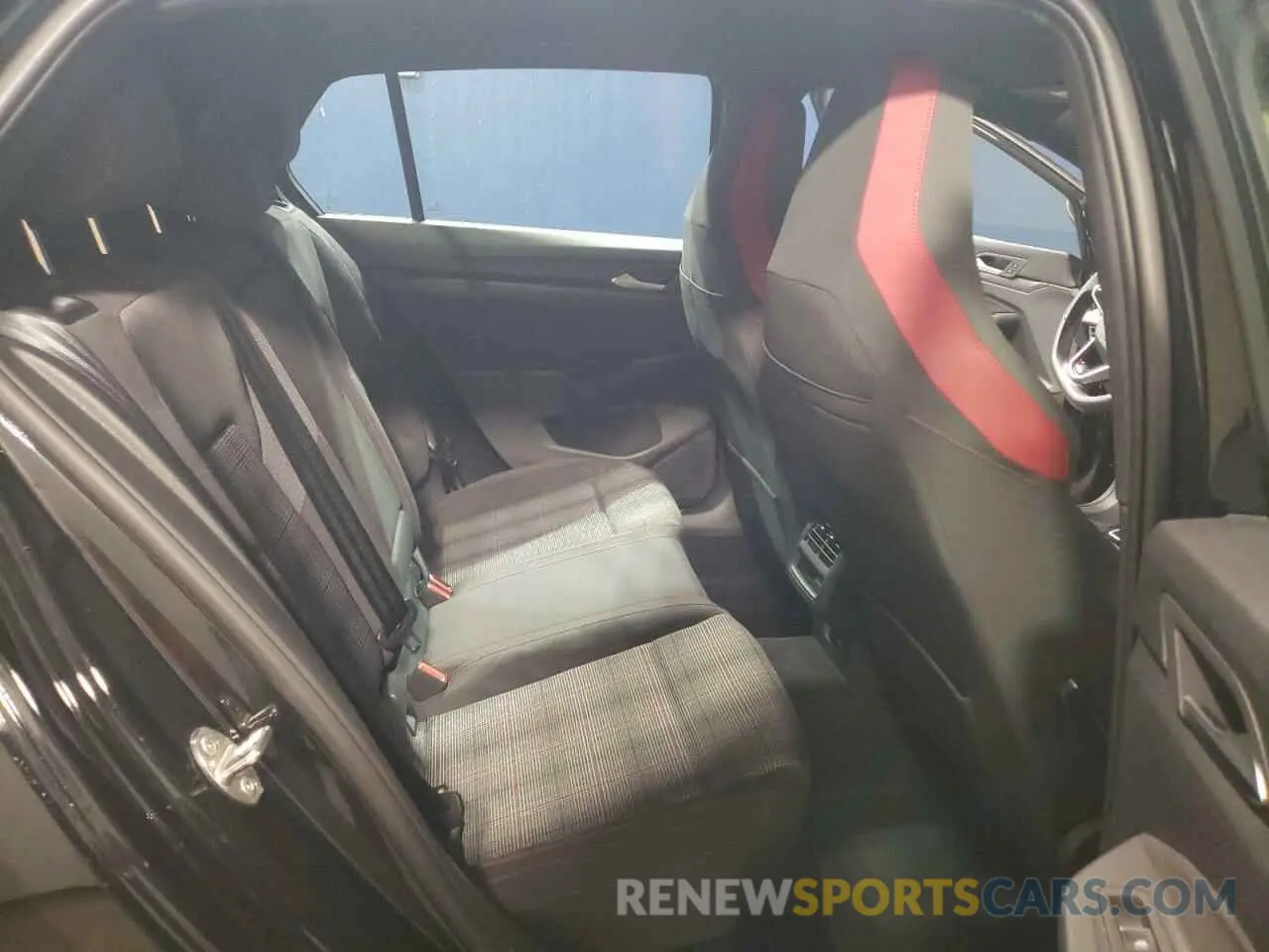 10 fotografías del automóvil dañado WVWGA7CD5RW214348 VOLKSWAGEN GTI 2024