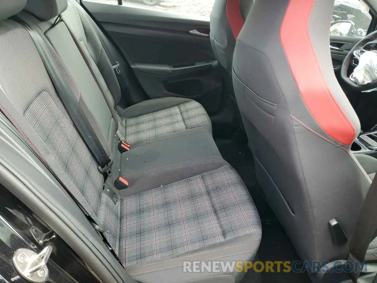 10 fotografías del automóvil dañado WVWHA7CD0RW148229 VOLKSWAGEN GTI 2024