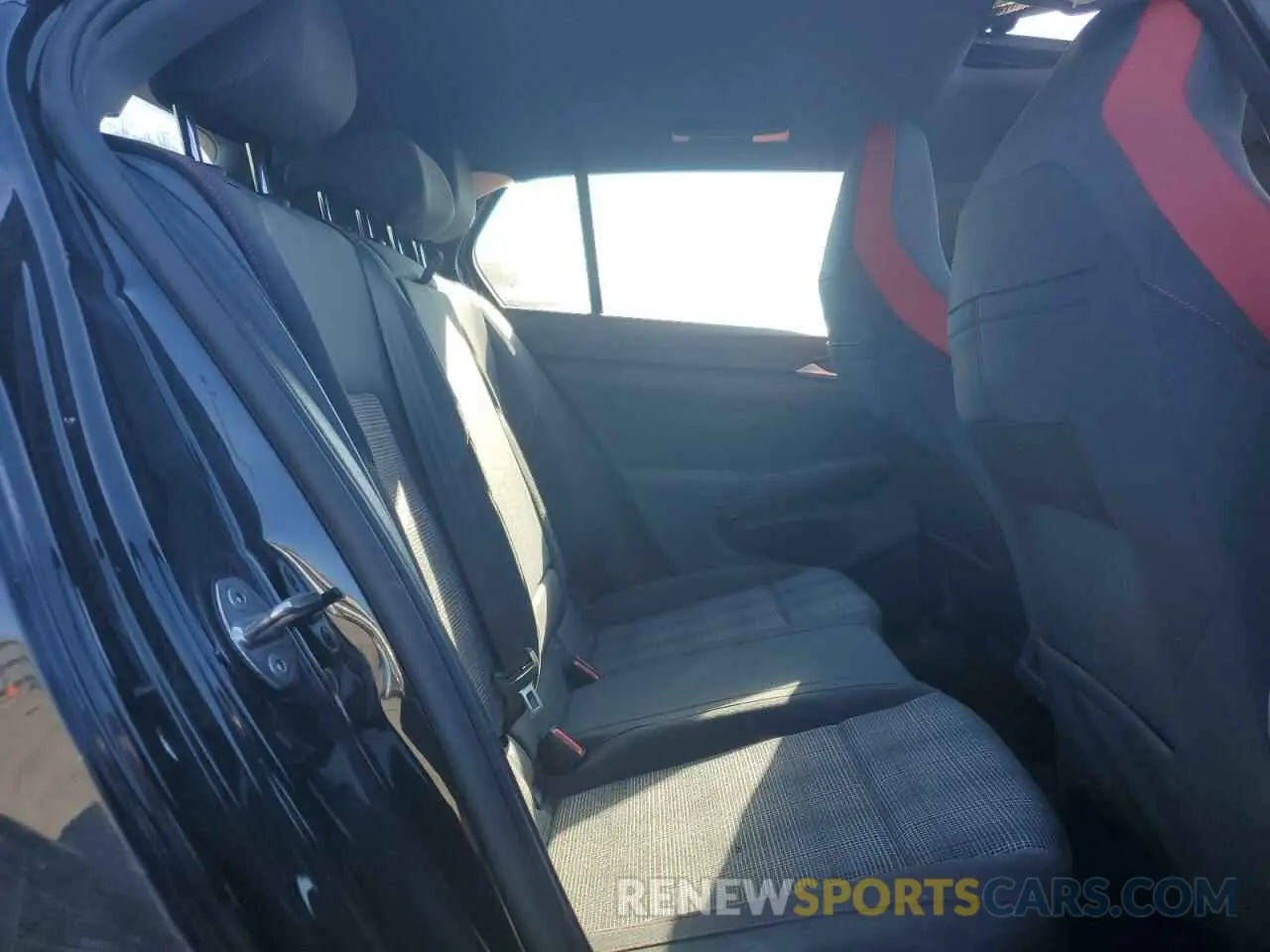 11 fotografías del automóvil dañado WVWRA7CD9RW212661 VOLKSWAGEN GTI SE 2024