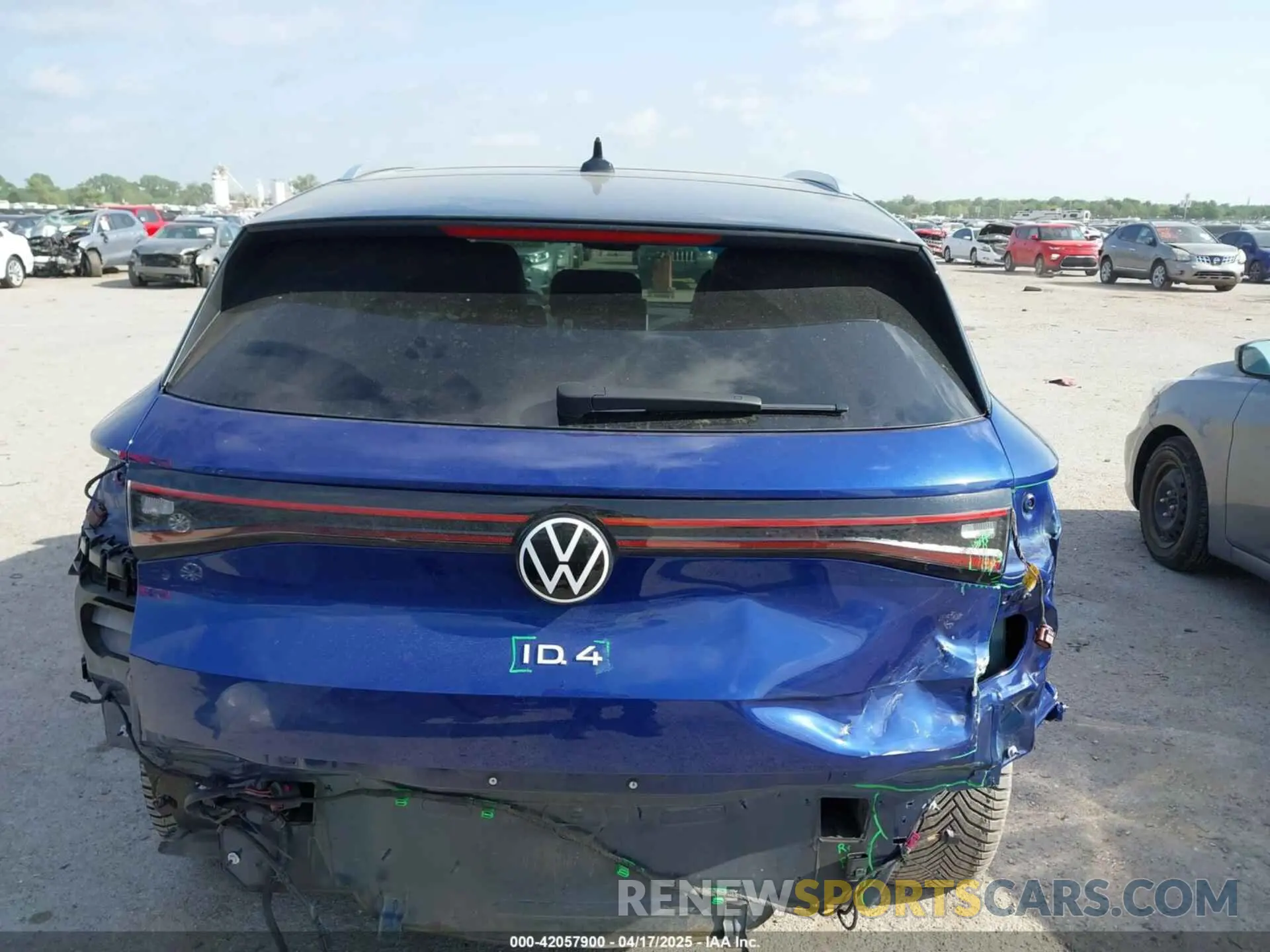 16 fotografías del automóvil dañado WVGDMPE27MP019047 VOLKSWAGEN ID.4 2021