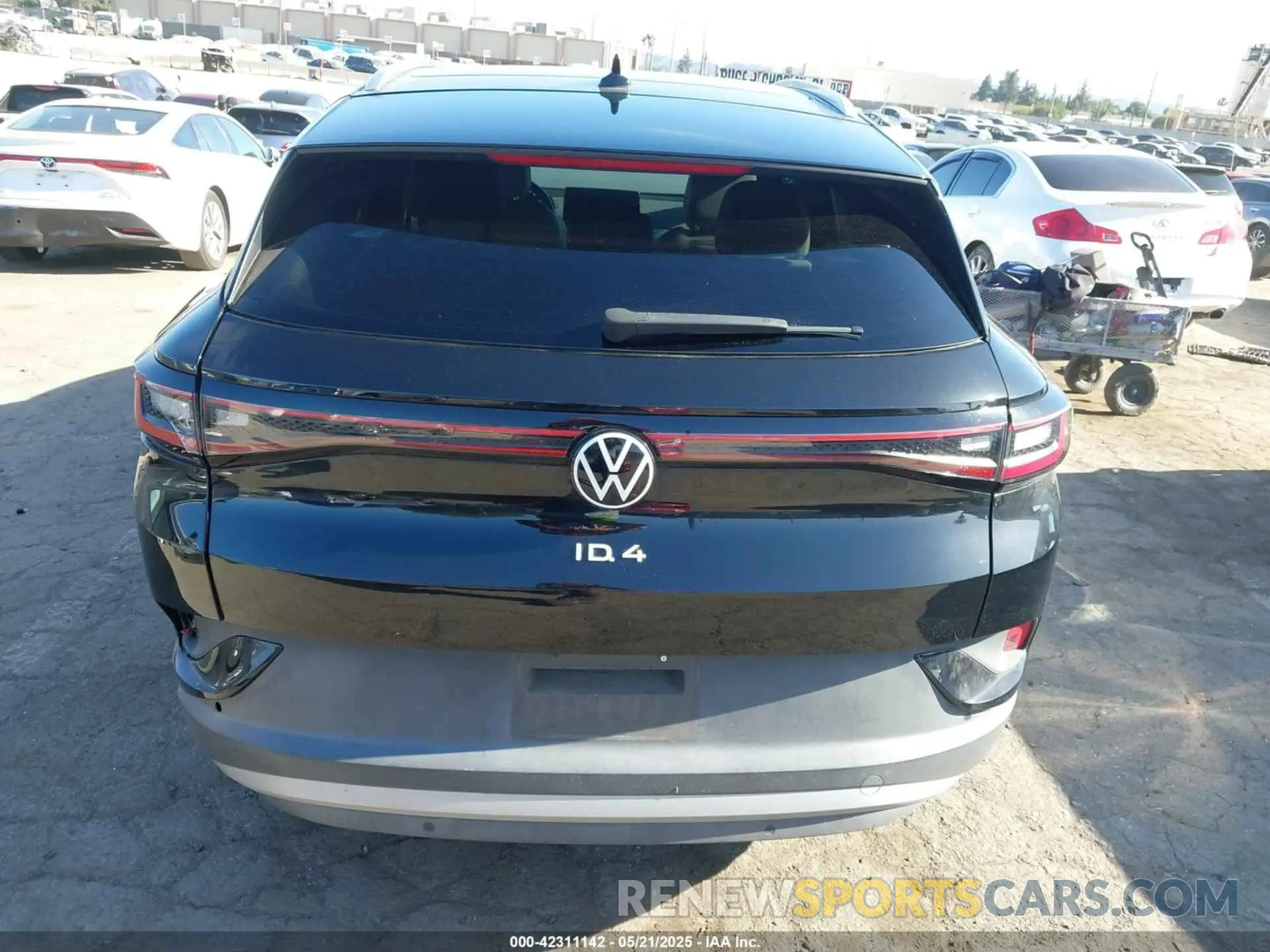 16 fotografías del automóvil dañado WVGKMPE25MP059022 VOLKSWAGEN ID.4 2021