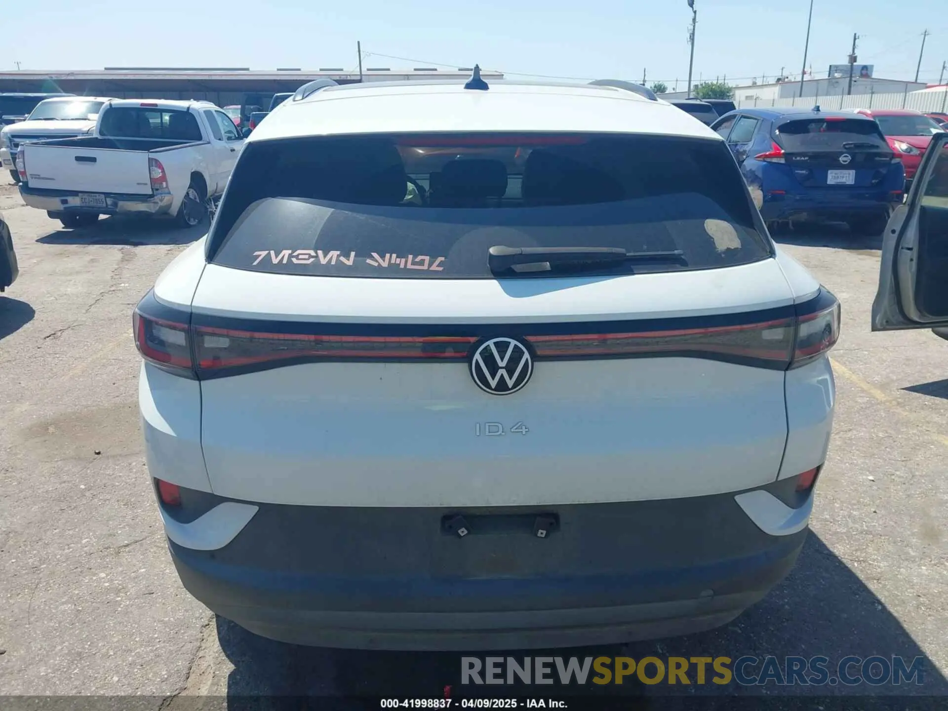 17 fotografías del automóvil dañado WVGTMPE20MP065444 VOLKSWAGEN ID.4 2021