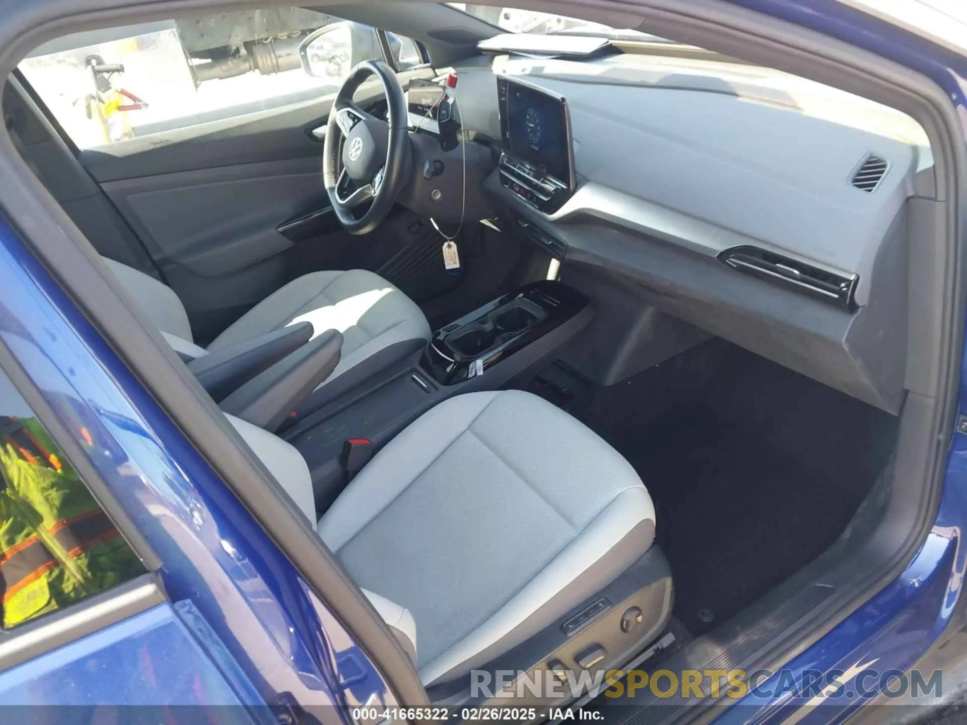5 fotografías del automóvil dañado WVGUNPE2XMP057515 VOLKSWAGEN ID.4 2021