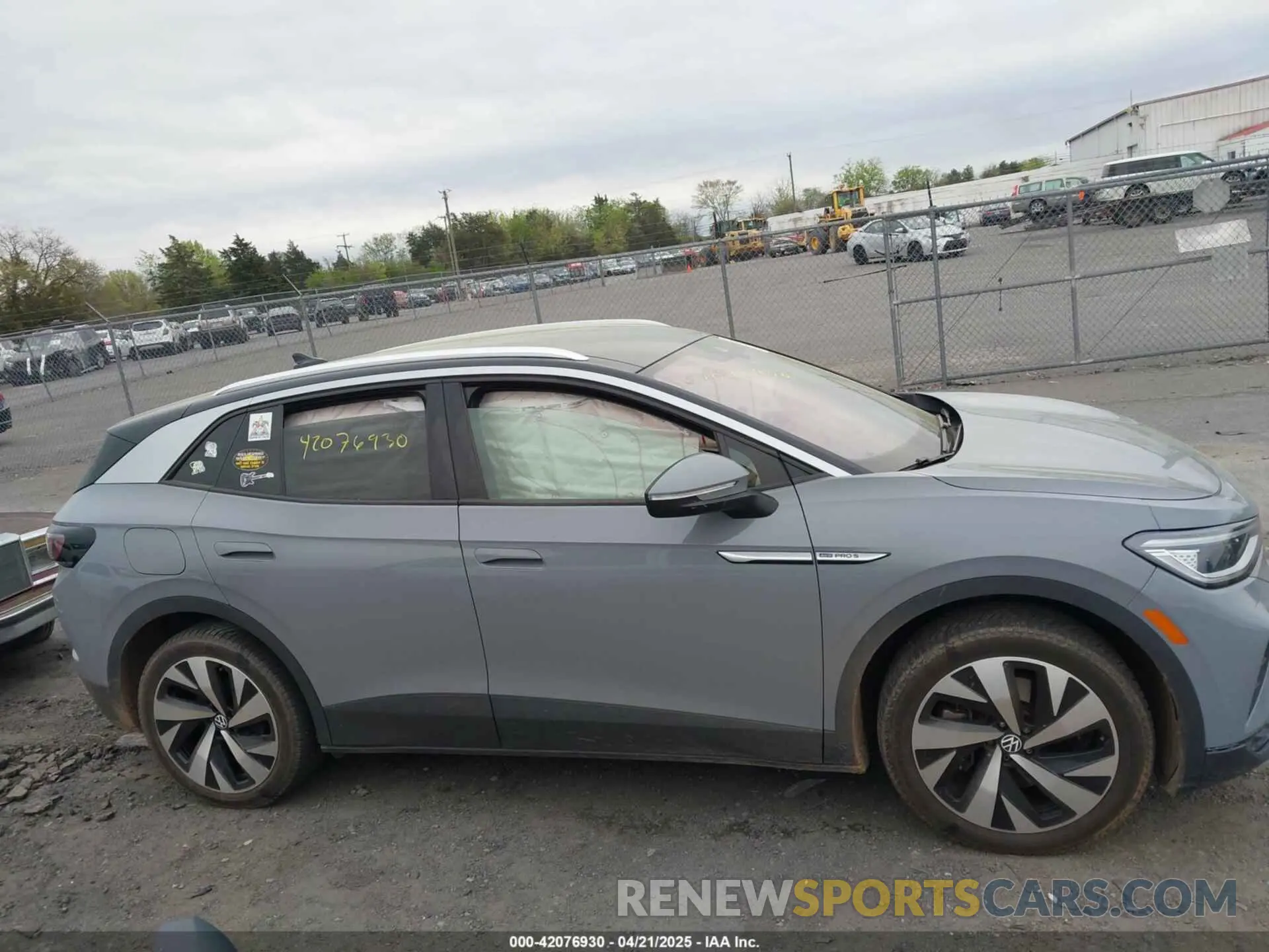 14 fotografías del automóvil dañado WVGUNPE2XMP059507 VOLKSWAGEN ID.4 2021
