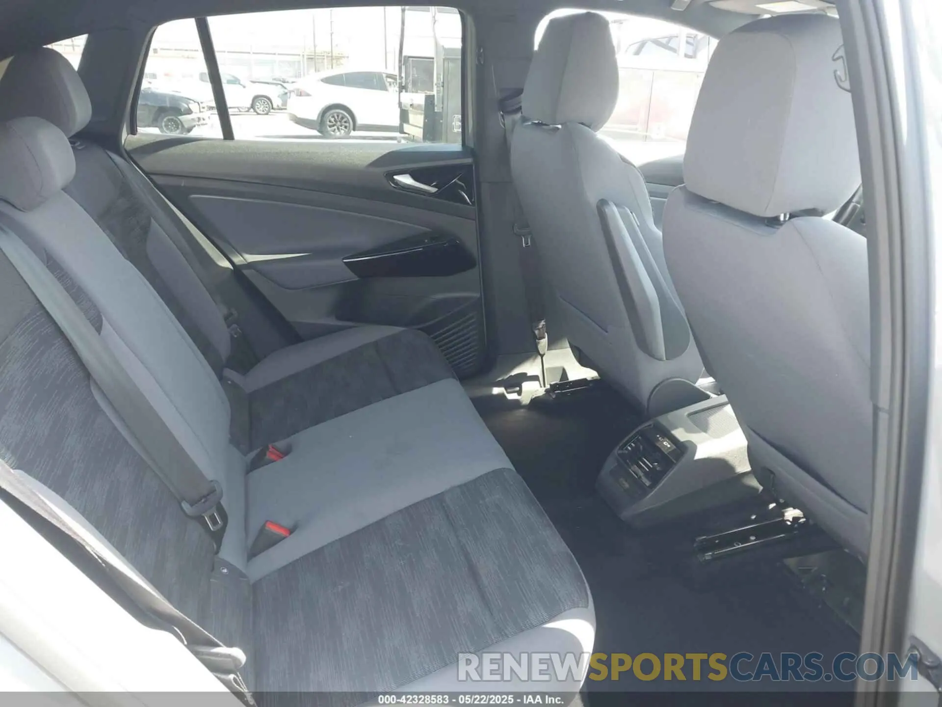 8 fotografías del automóvil dañado WVGRMPE29NP065406 VOLKSWAGEN ID.4 2022