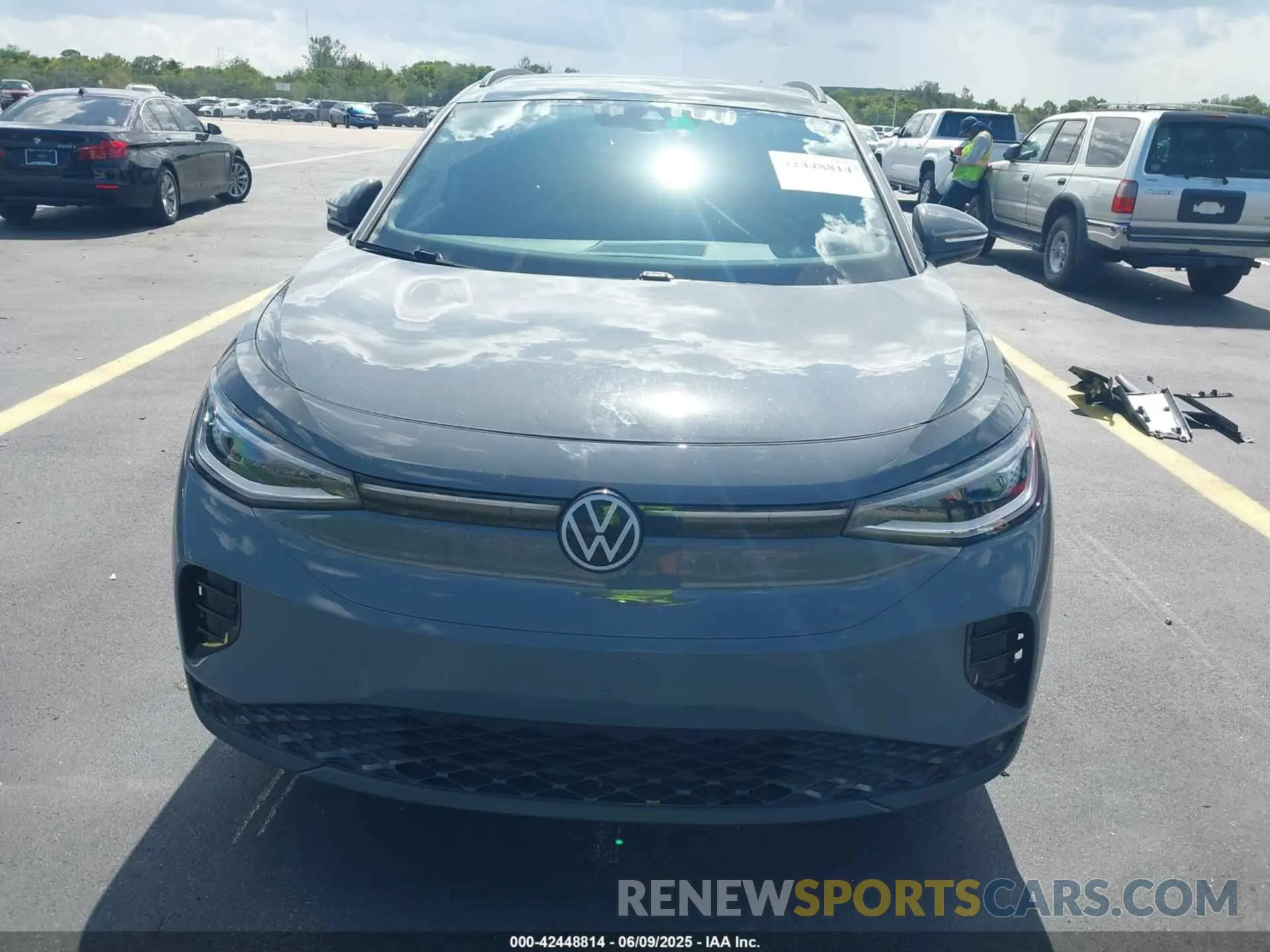 13 fotografías del automóvil dañado 1V25MPE85PC046545 VOLKSWAGEN ID.4 2023