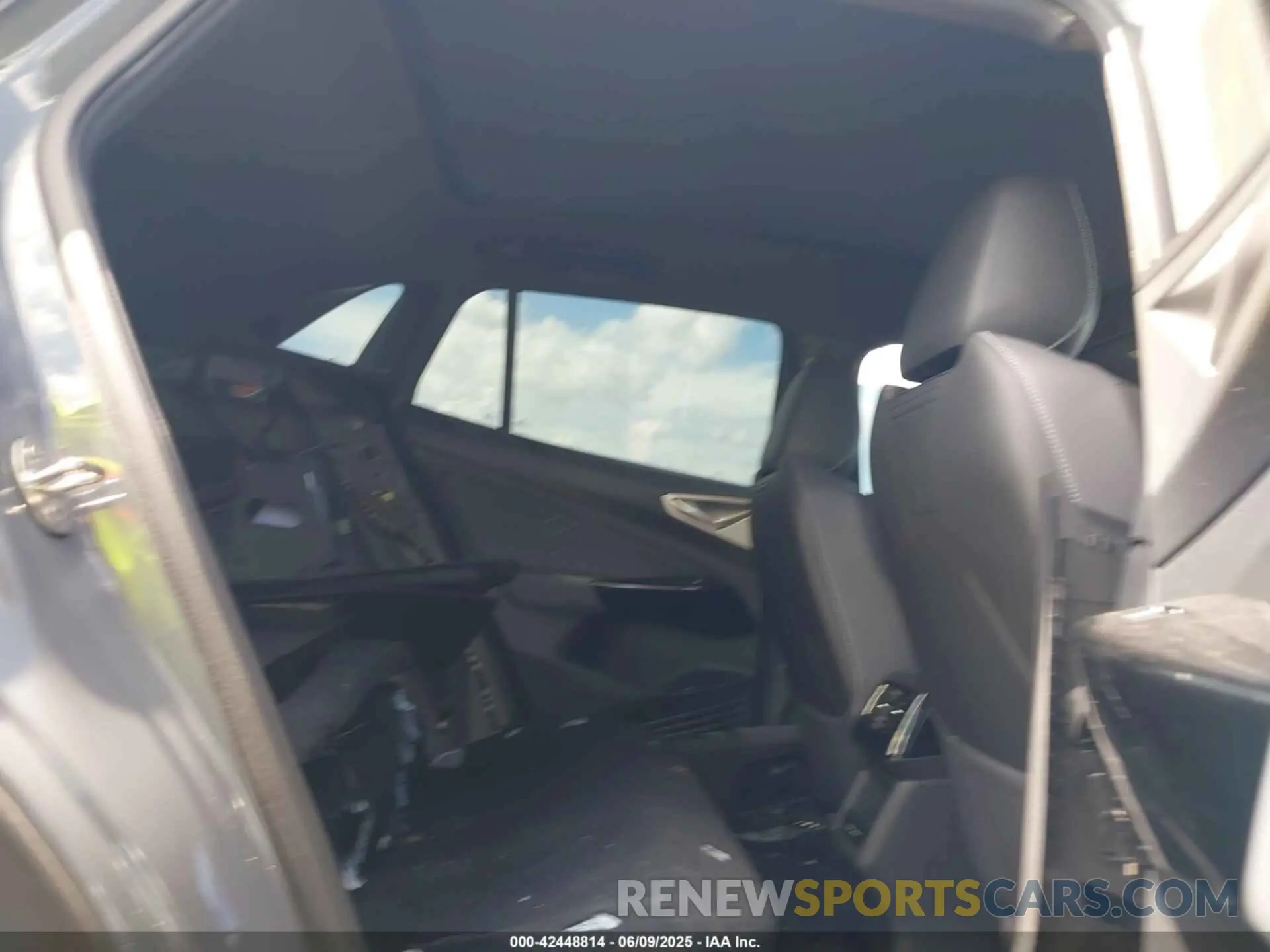 8 fotografías del automóvil dañado 1V25MPE85PC046545 VOLKSWAGEN ID.4 2023
