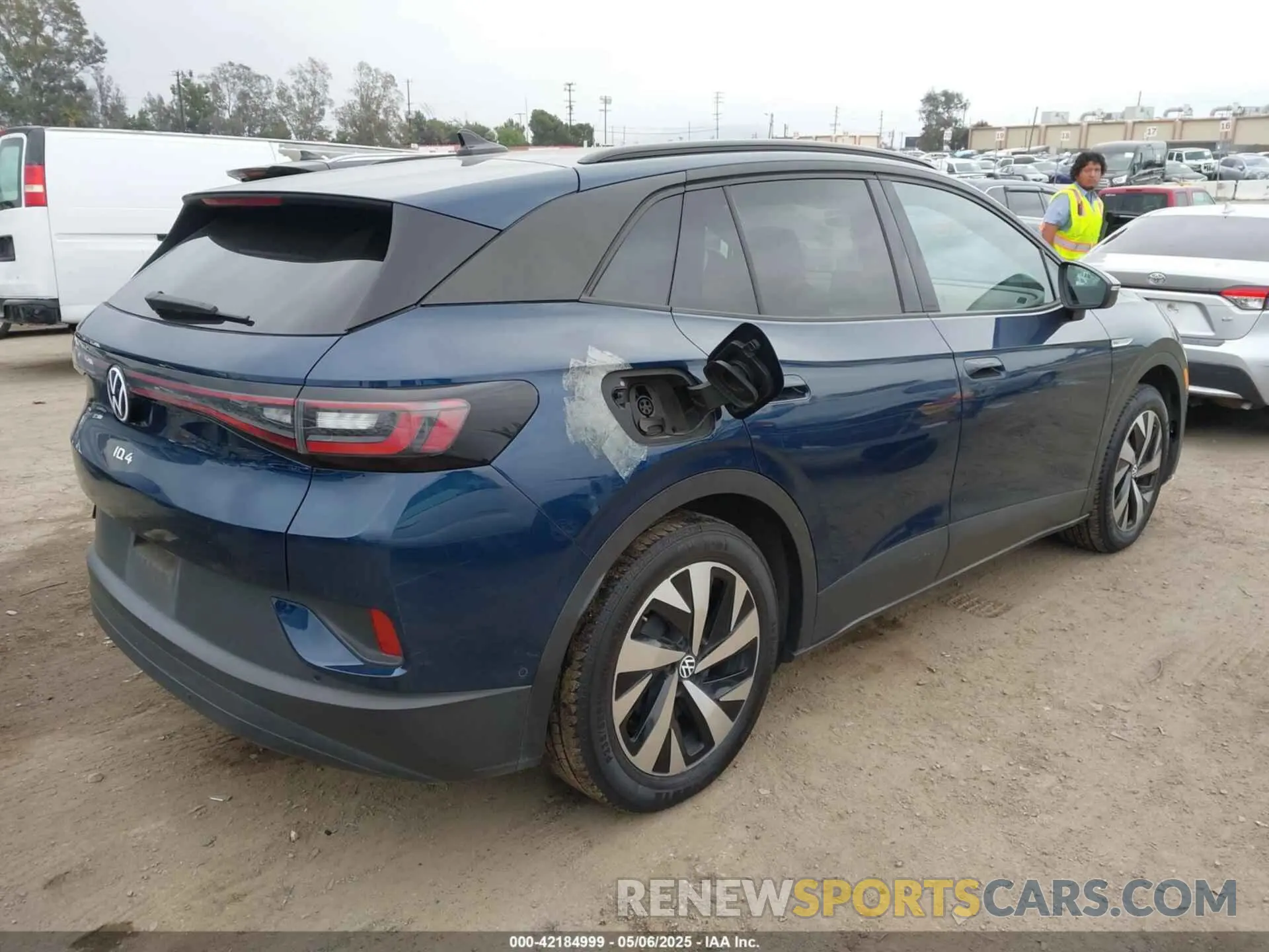 4 fotografías del automóvil dañado 1V2CMPE82PC033095 VOLKSWAGEN ID.4 2023