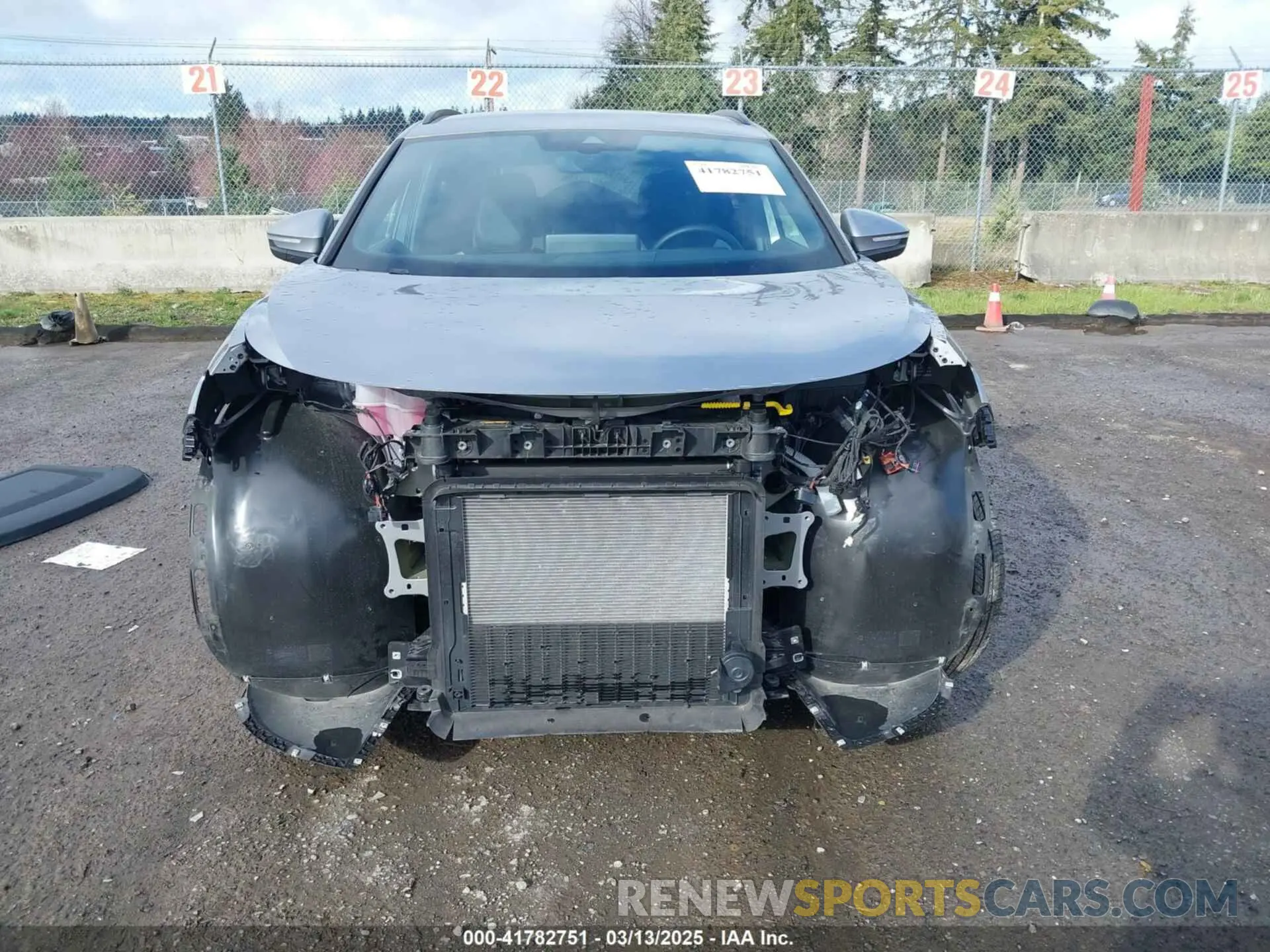 13 fotografías del automóvil dañado 1V2CMPE87PC016650 VOLKSWAGEN ID.4 2023