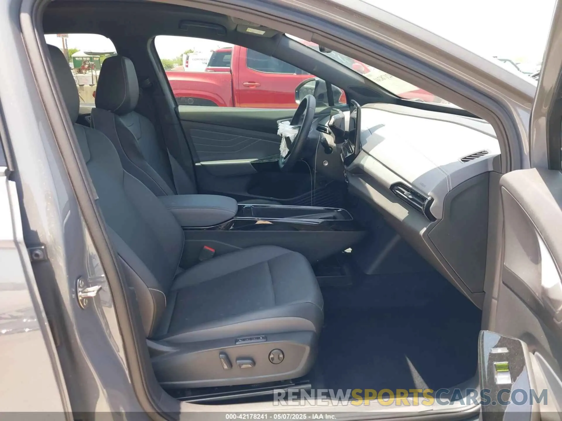 5 fotografías del automóvil dañado 1V2GNPE80PC006590 VOLKSWAGEN ID.4 2023