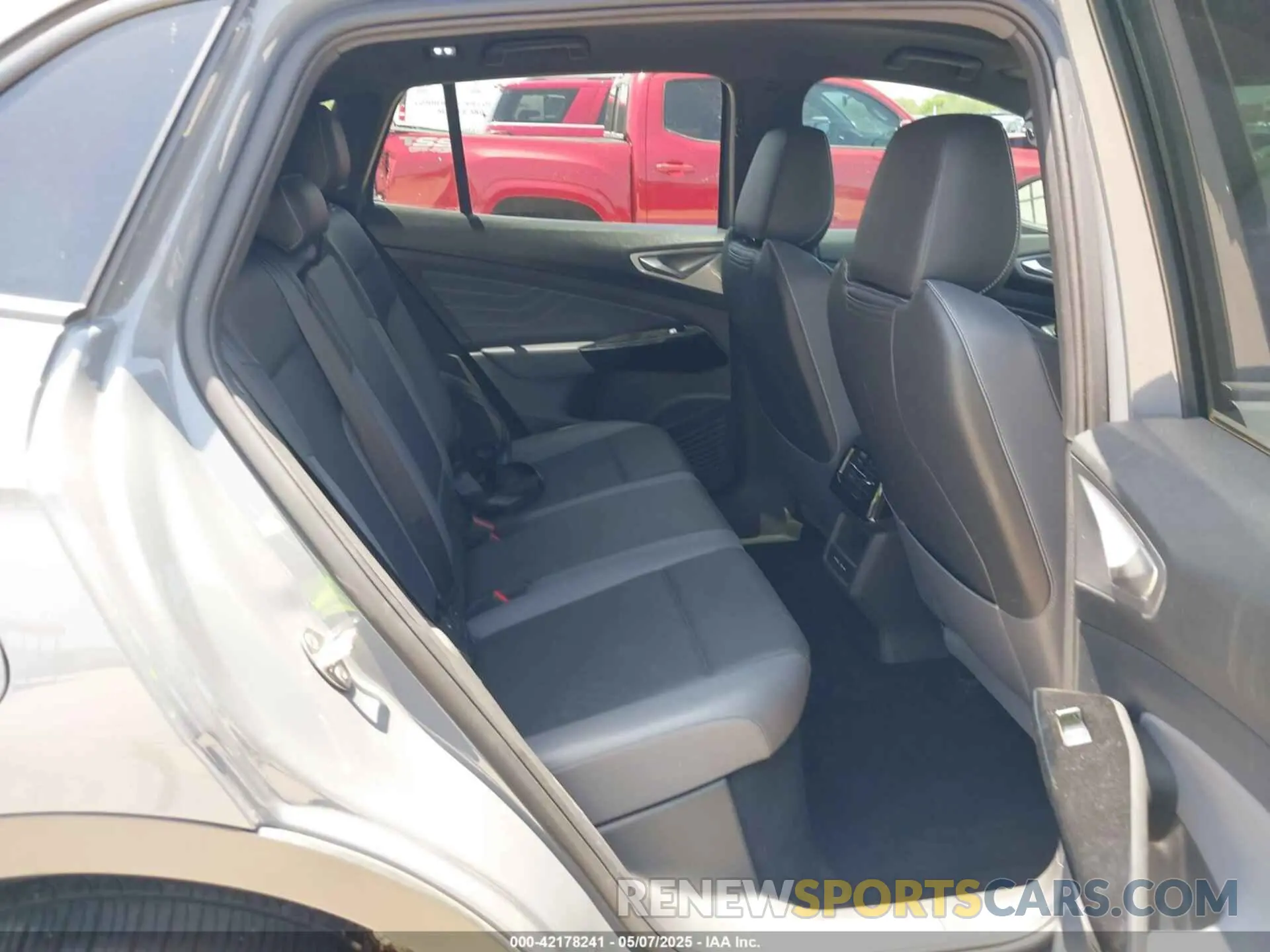 8 fotografías del automóvil dañado 1V2GNPE80PC006590 VOLKSWAGEN ID.4 2023