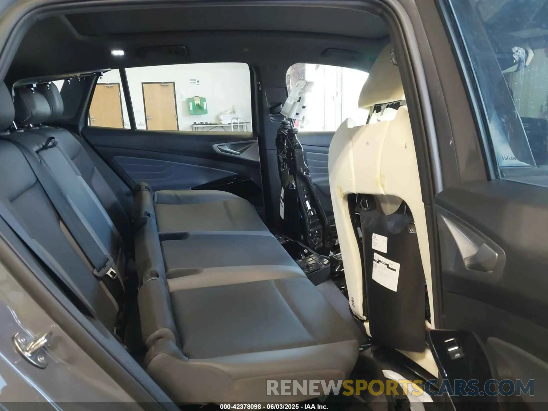 8 fotografías del automóvil dañado 1V2GNPE88PC006613 VOLKSWAGEN ID.4 2023