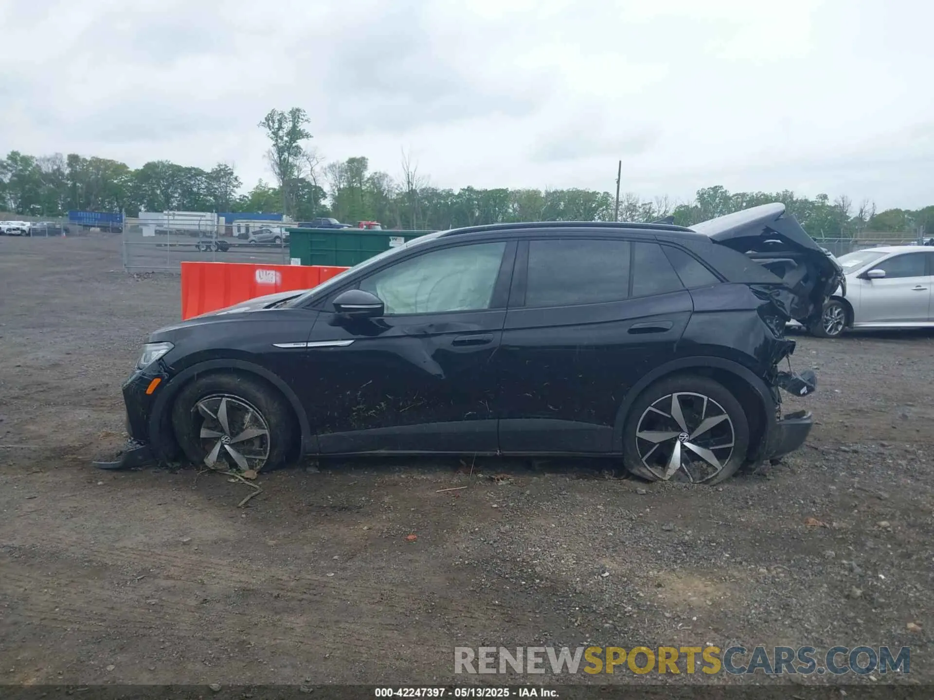 14 fotografías del automóvil dañado 1V2VMPE82PC032604 VOLKSWAGEN ID.4 2023