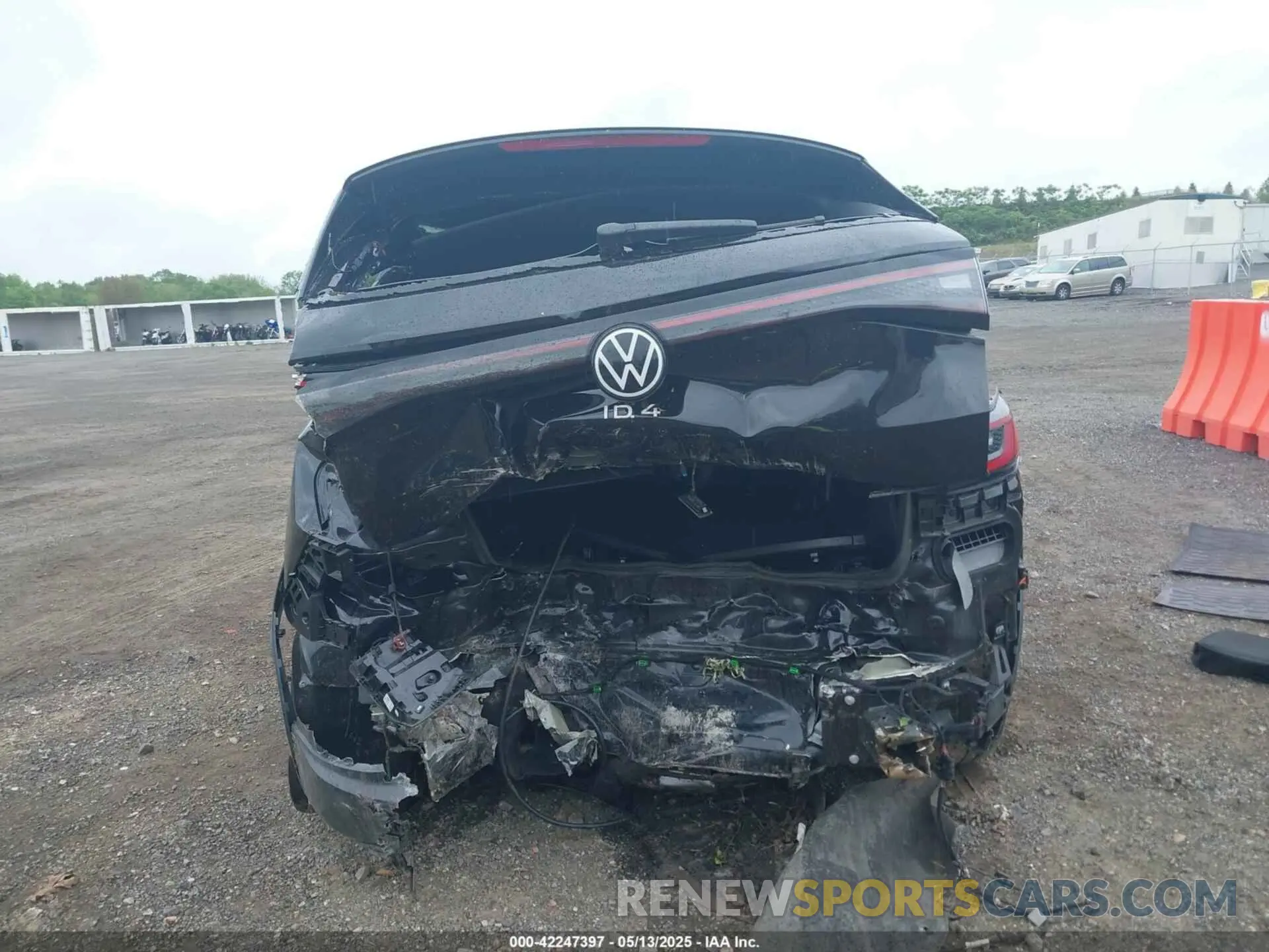 16 fotografías del automóvil dañado 1V2VMPE82PC032604 VOLKSWAGEN ID.4 2023