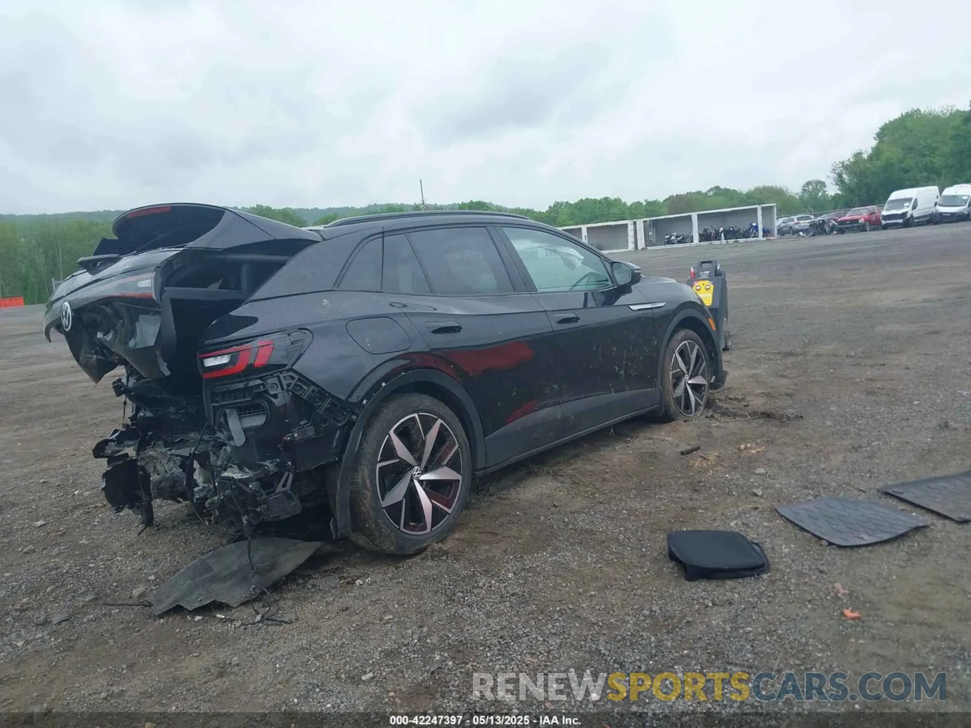 4 fotografías del automóvil dañado 1V2VMPE82PC032604 VOLKSWAGEN ID.4 2023