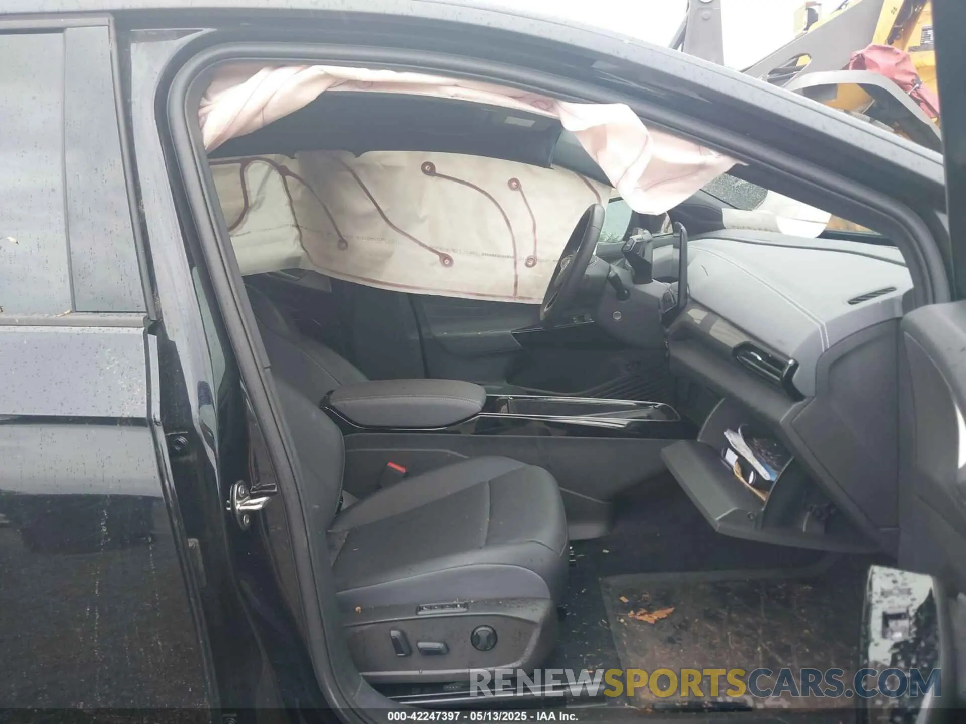 5 fotografías del automóvil dañado 1V2VMPE82PC032604 VOLKSWAGEN ID.4 2023