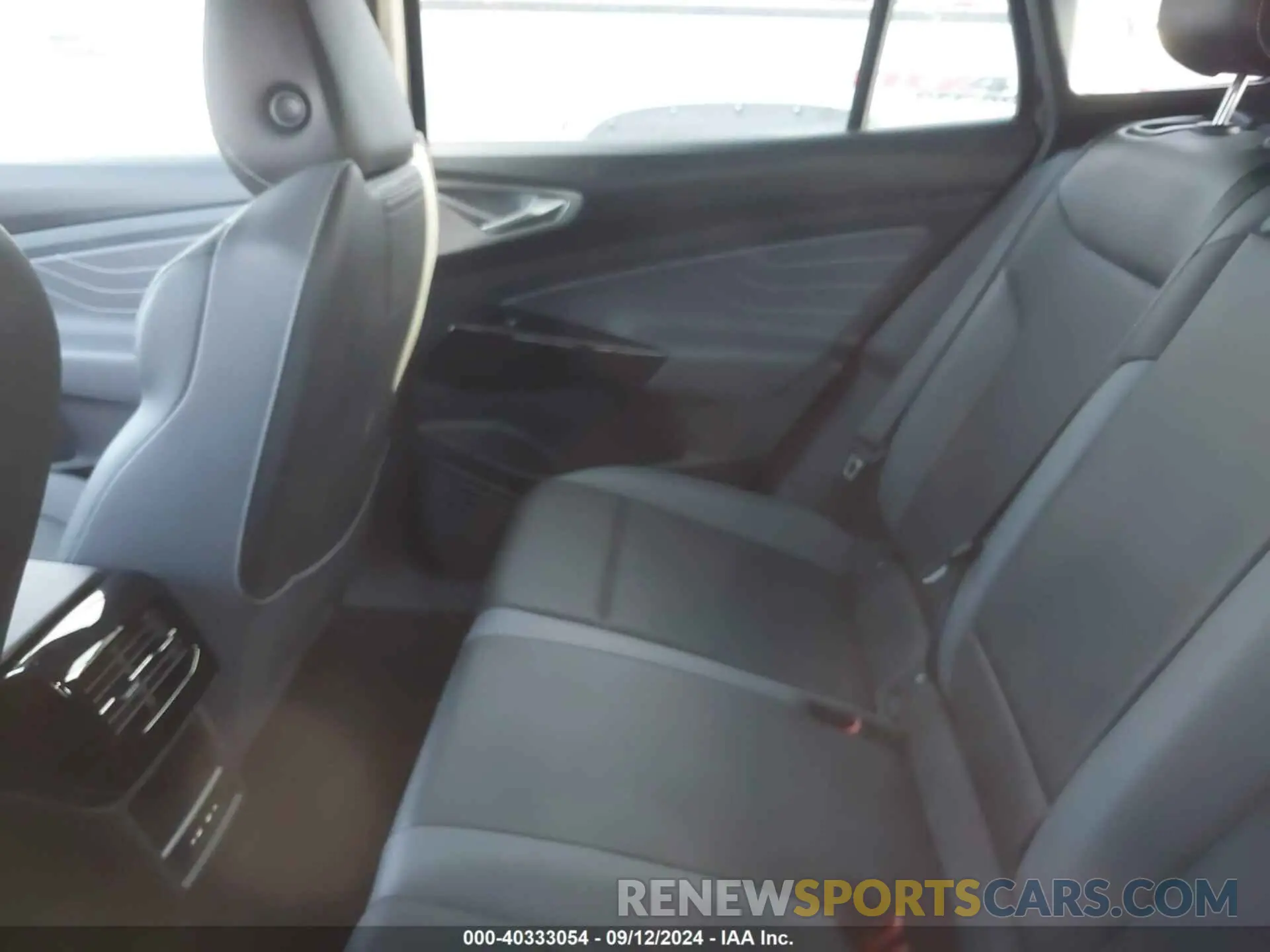 8 fotografías del automóvil dañado 1V2VMPE84PC024813 VOLKSWAGEN ID.4 2023
