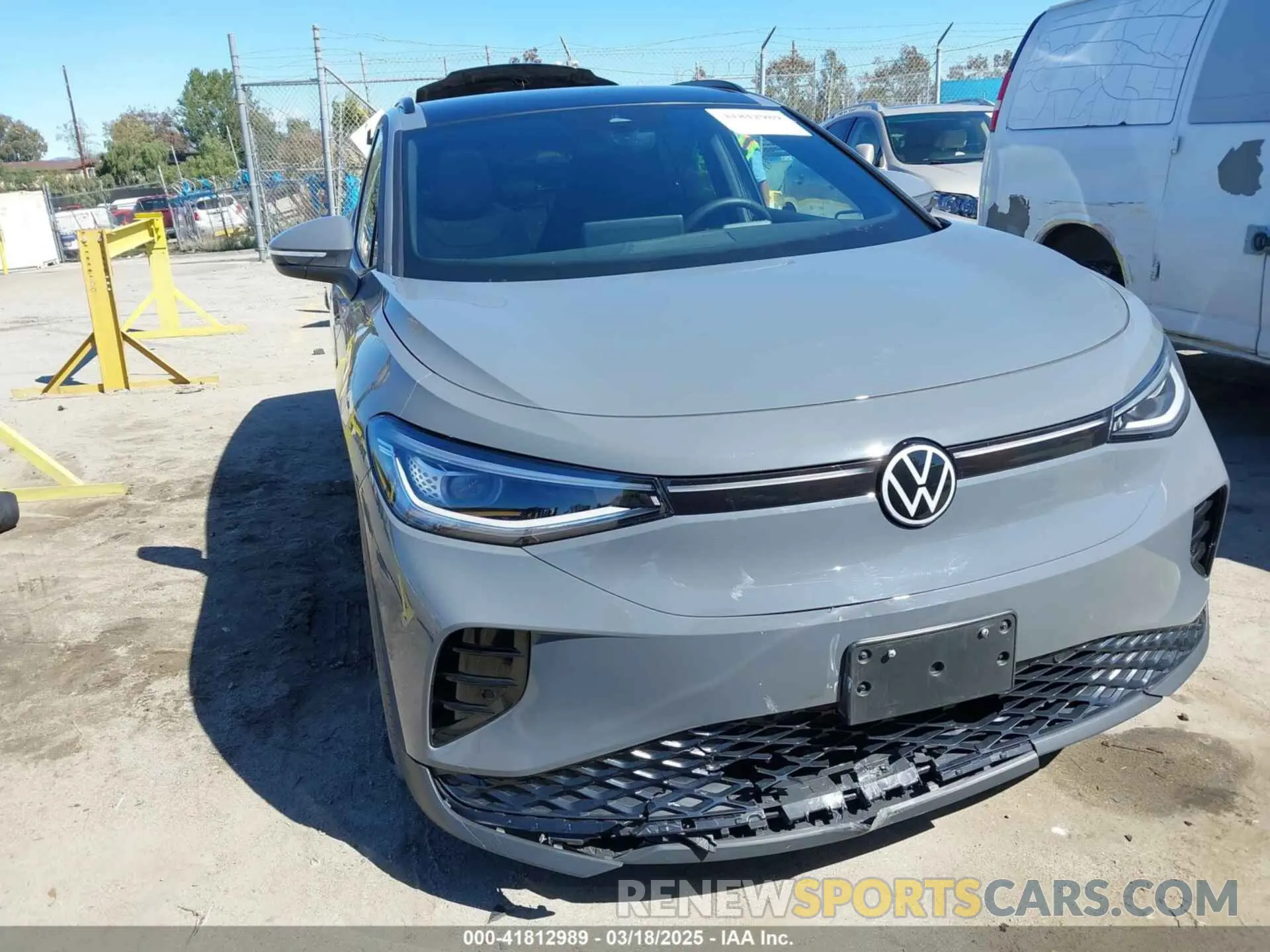 12 fotografías del automóvil dañado 1V2VMPE85PC046352 VOLKSWAGEN ID.4 2023