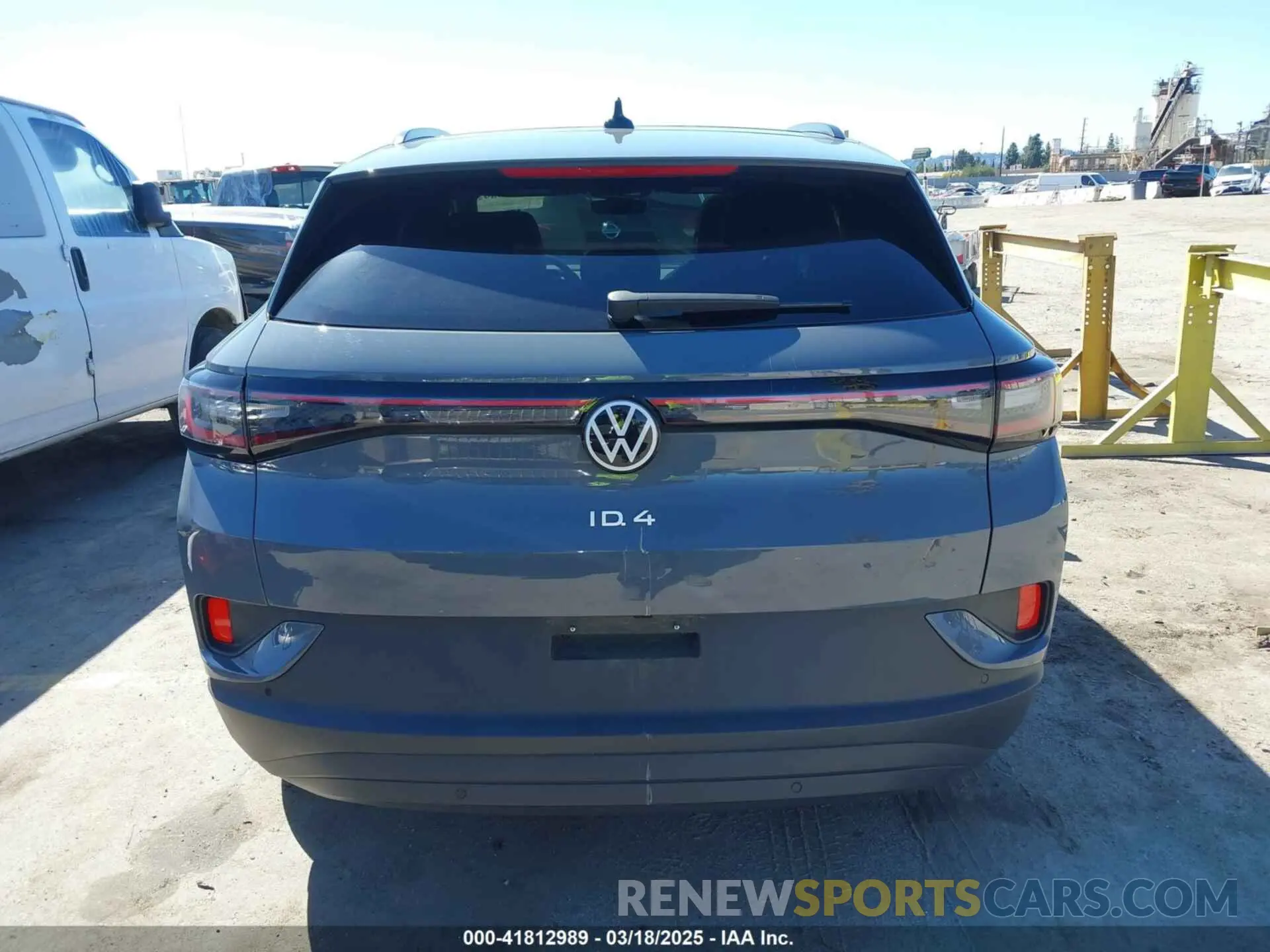 16 fotografías del automóvil dañado 1V2VMPE85PC046352 VOLKSWAGEN ID.4 2023