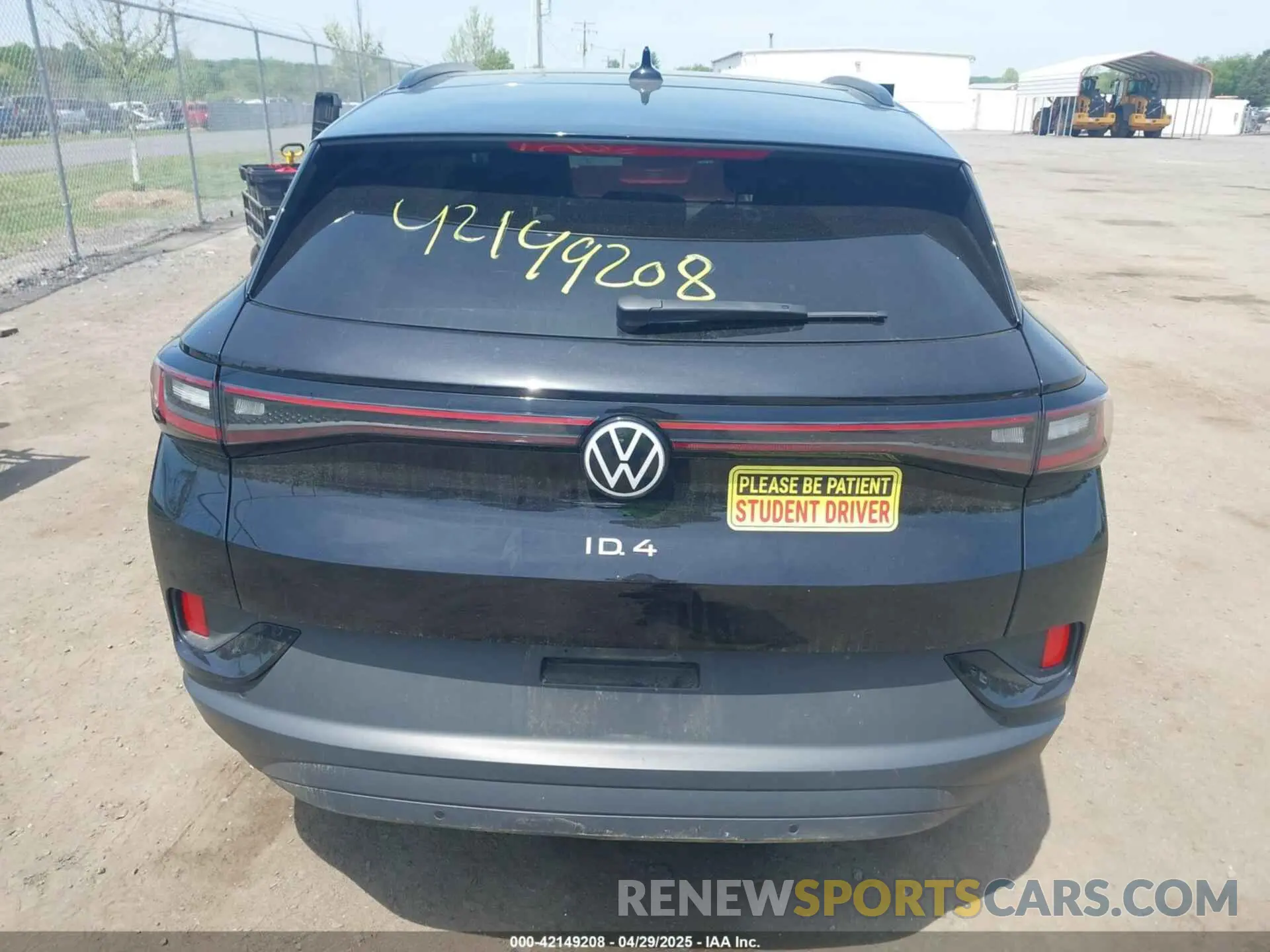 15 fotografías del automóvil dañado 1V2VMPE87PC043534 VOLKSWAGEN ID.4 2023