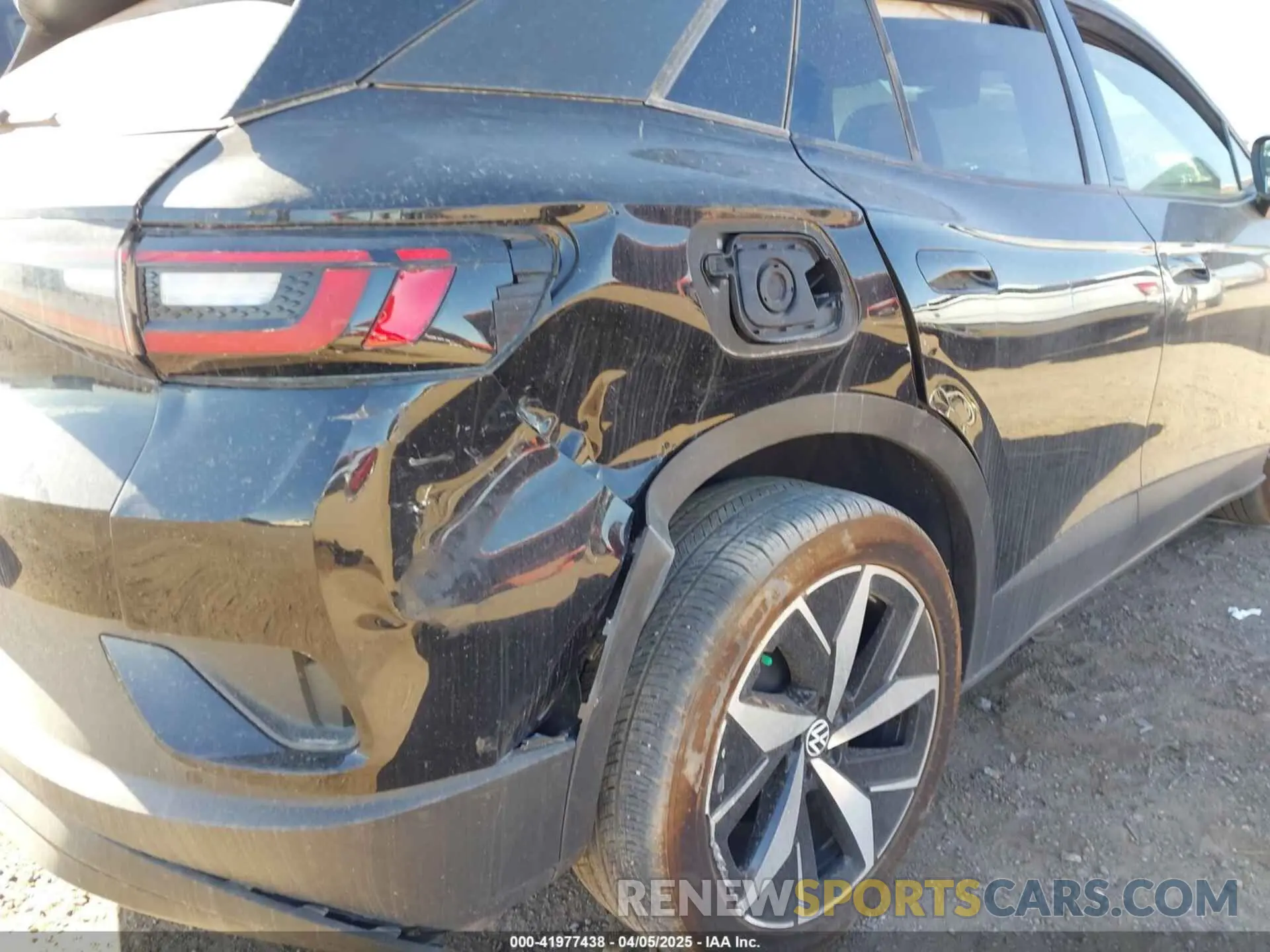 18 fotografías del automóvil dañado 1V2VMPE8XPC050879 VOLKSWAGEN ID.4 2023