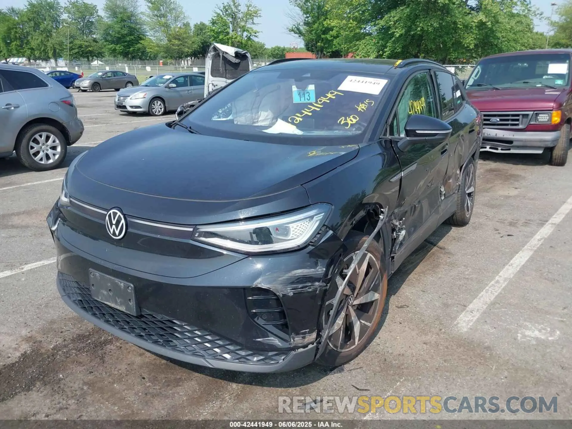 2 fotografías del automóvil dañado 1V2WNPE83PC049459 VOLKSWAGEN ID.4 2023