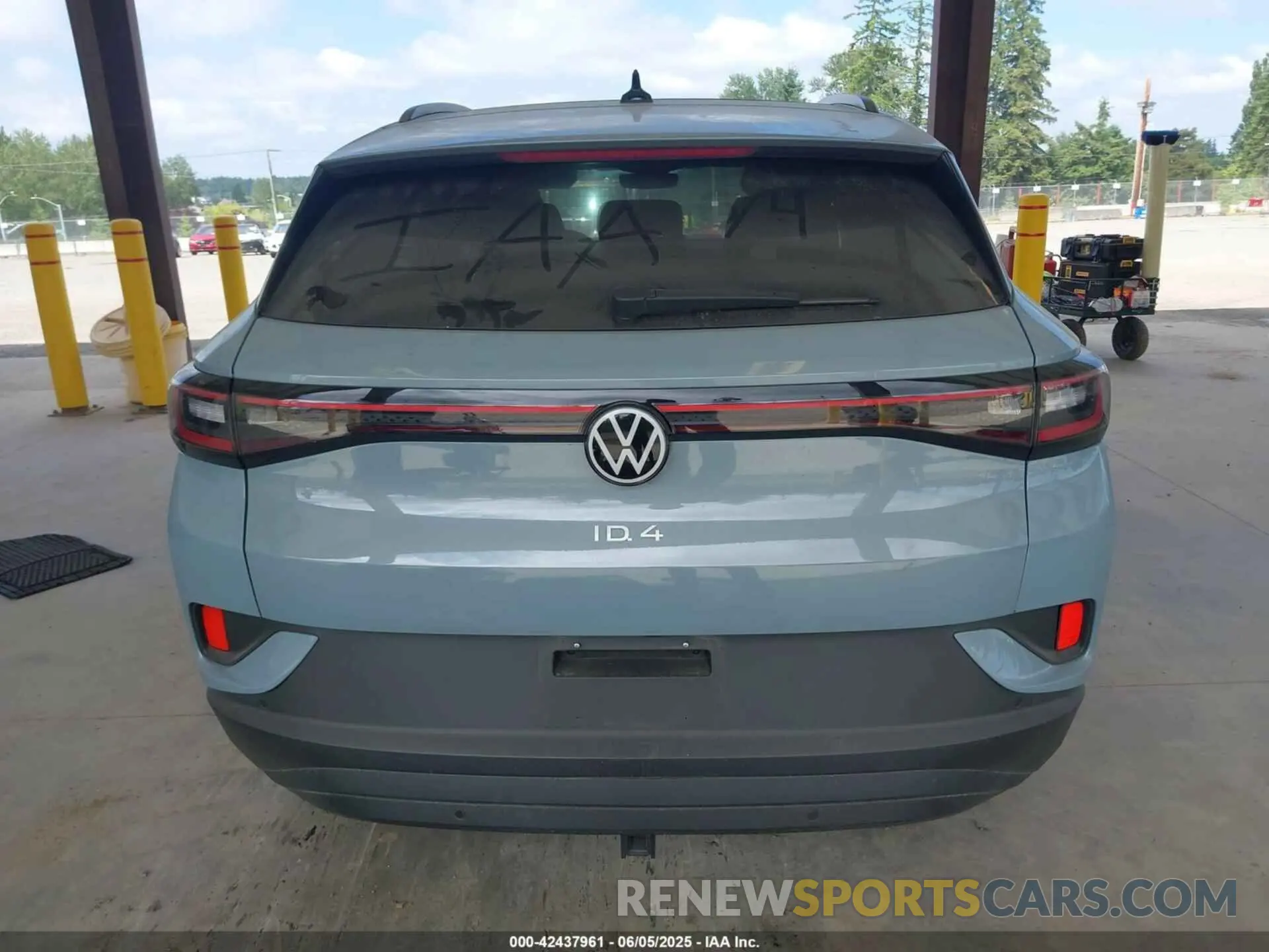 16 fotografías del automóvil dañado 1V2WNPE86PC025611 VOLKSWAGEN ID.4 2023