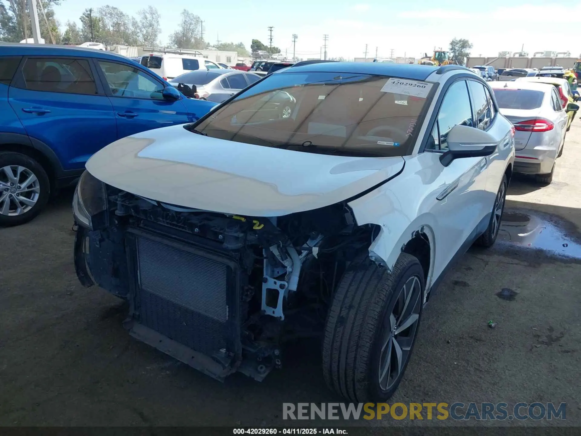 2 fotografías del automóvil dañado 1V2WNPE88PC026792 VOLKSWAGEN ID.4 2023