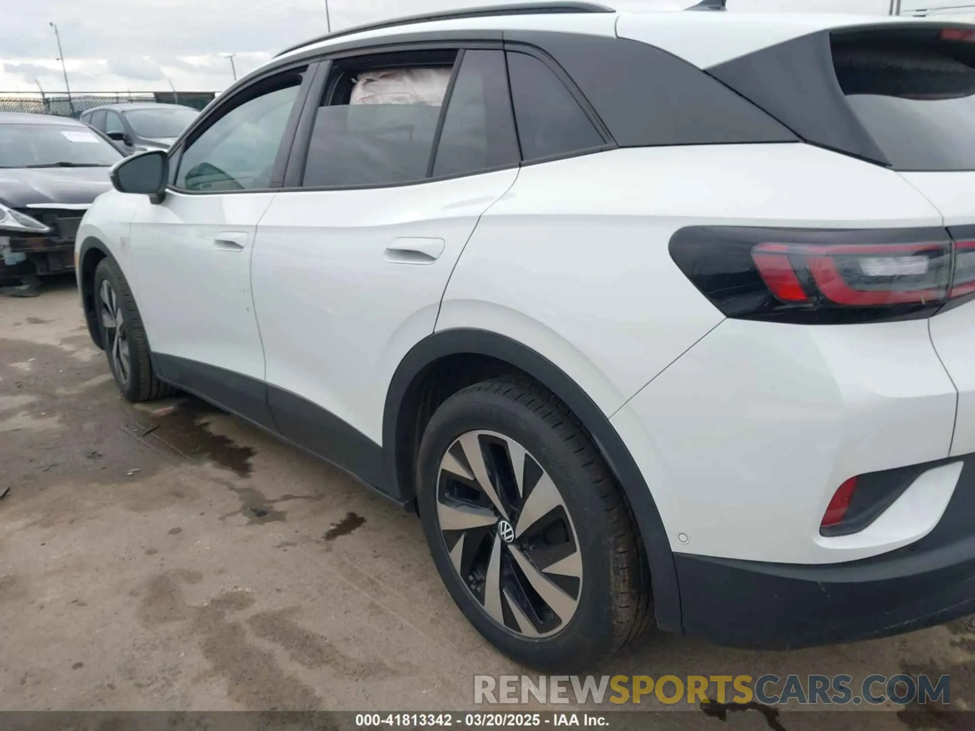 14 fotografías del automóvil dañado 1V2BMPE85RC017407 VOLKSWAGEN ID.4 2024